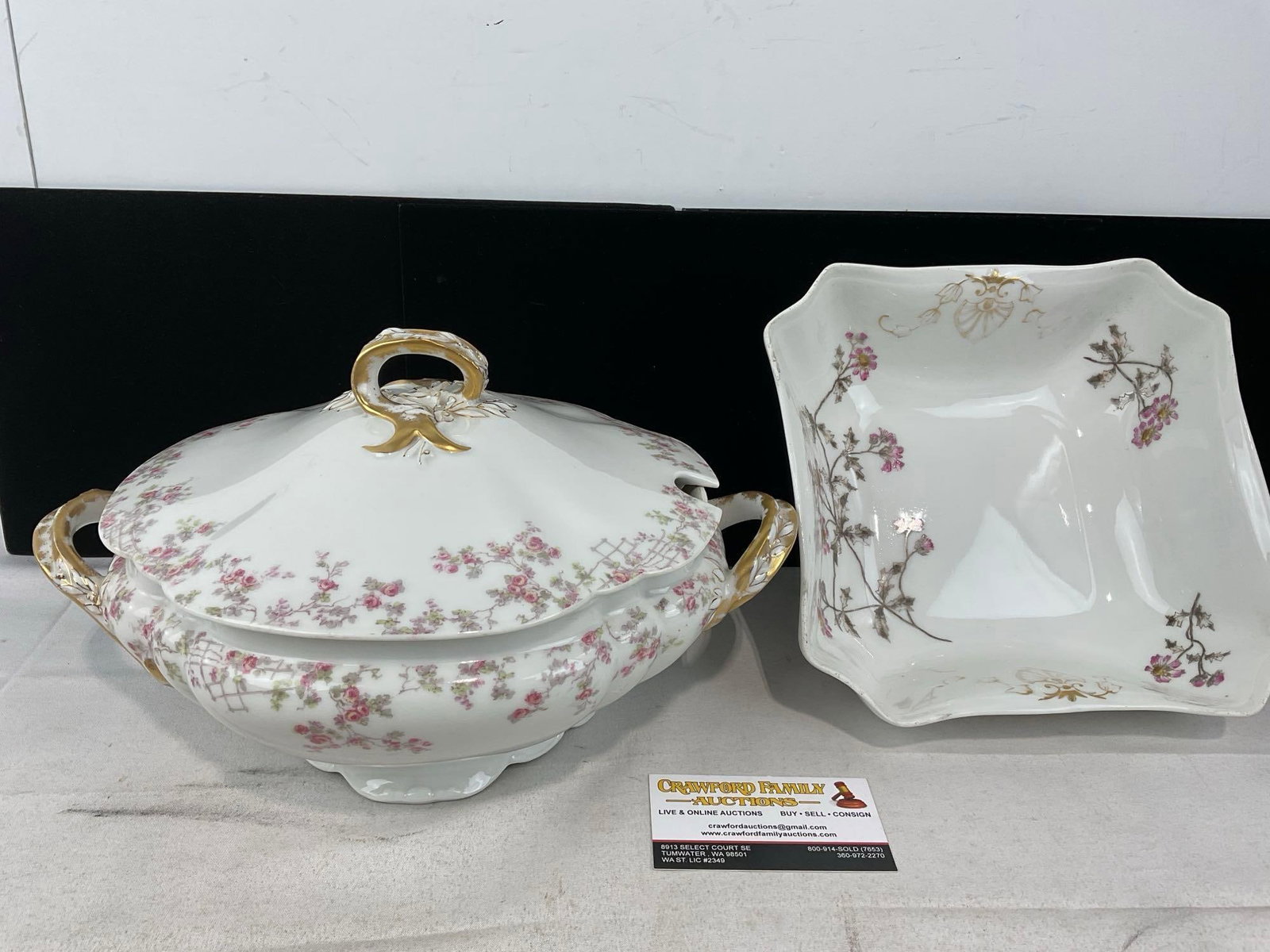 Haviland Limoges Schleiger 265 pattern Soup Tureen w/Lid, & #1311-3 Square 8 inch Open Veg Bowl: Appears to be in good shape. The piece measures approx 10h x 14w x 11d inches. See pics. E-6560