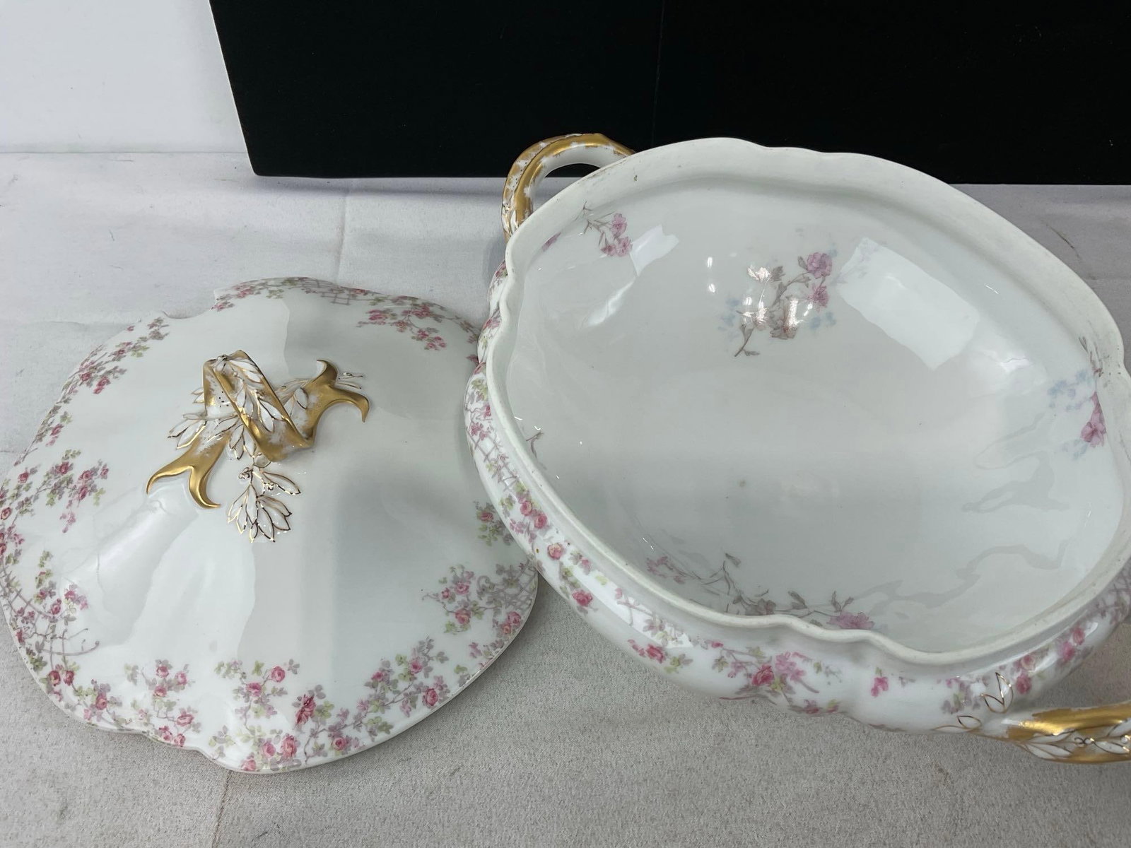 Haviland Limoges Schleiger 265 pattern Soup Tureen w/Lid, & #1311-3 Square 8 inch Open Veg Bowl - 6