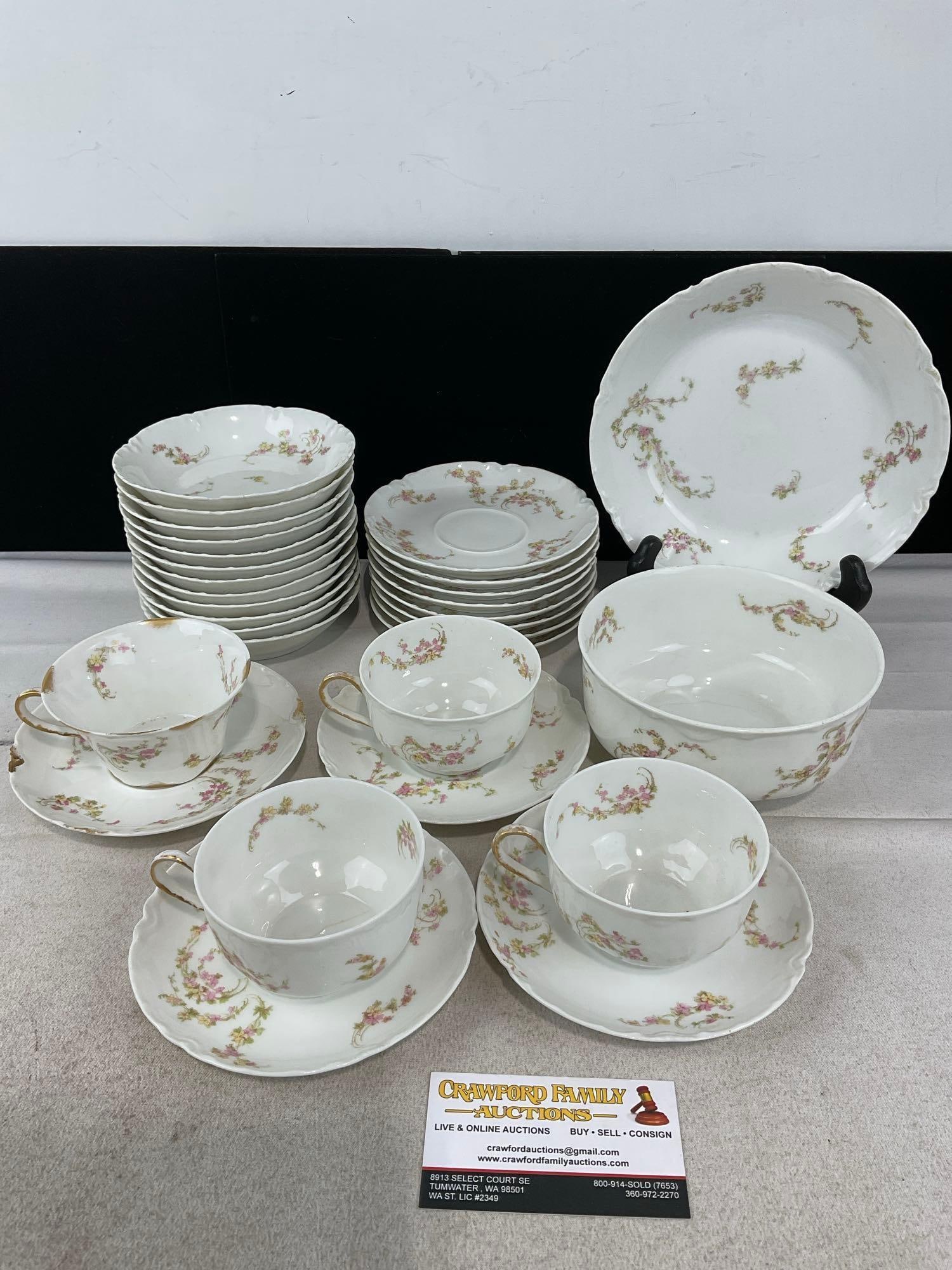 Haviland Norma Schleiger 233 Pattern China, 30 pieces in total, Floral pattern (1 of 4)