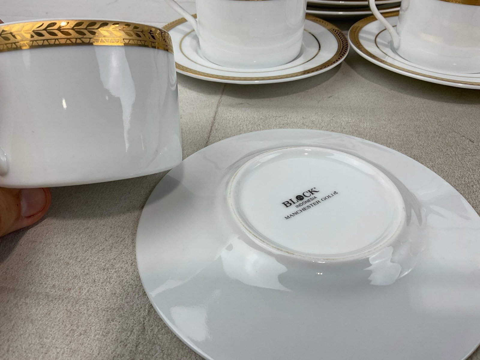 Block Manchester Gold 1990s China, Gilt Rim, 8 cups & saucers, 4 dessert plates - 4