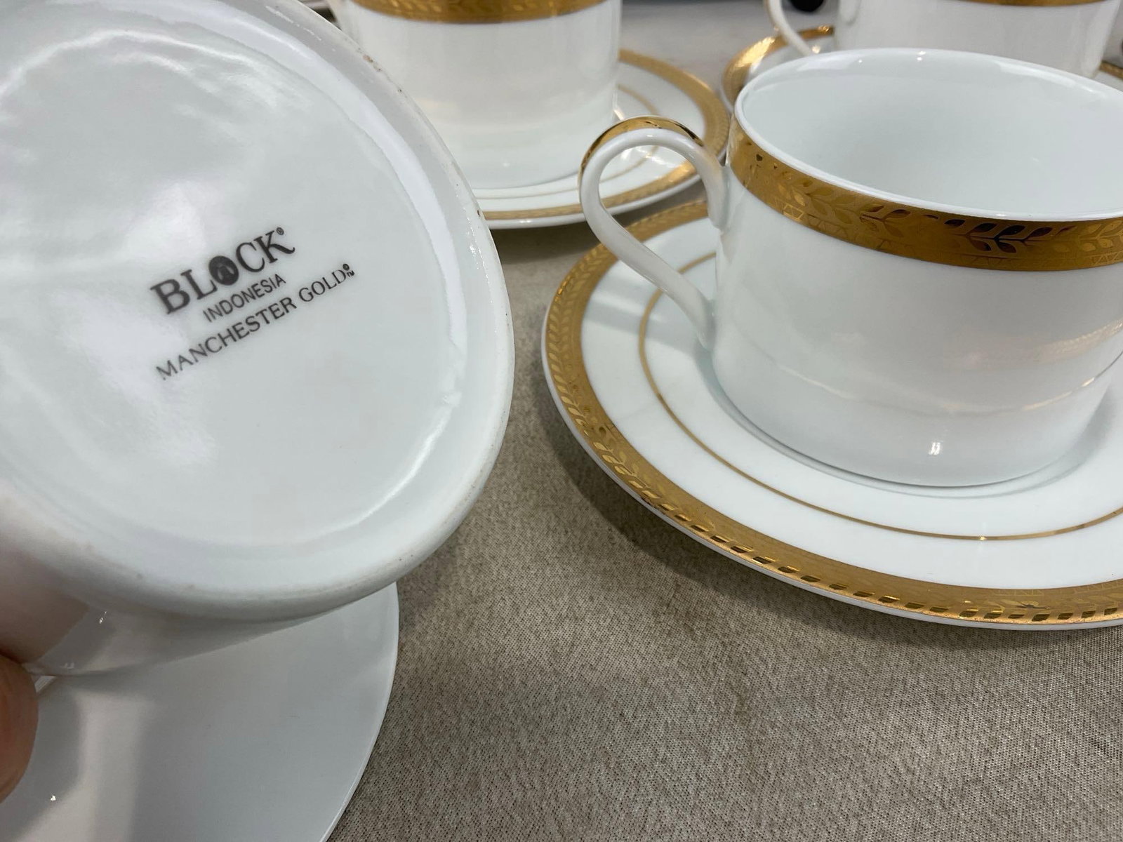 Block Manchester Gold 1990s China, Gilt Rim, 8 cups & saucers, 4 dessert plates - 5