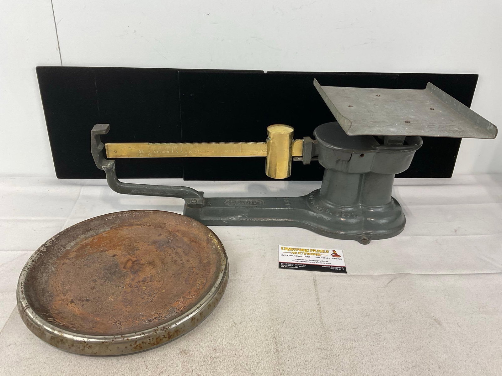 Early 20th Century 1932 Howe Scale, Cast Iron Platform Scale w/Brass Counterbalance, 10x20x11 inc...: Appears to be in good shape. The piece measures approx 10h x 20w x 11d inches. See pics. E-6560