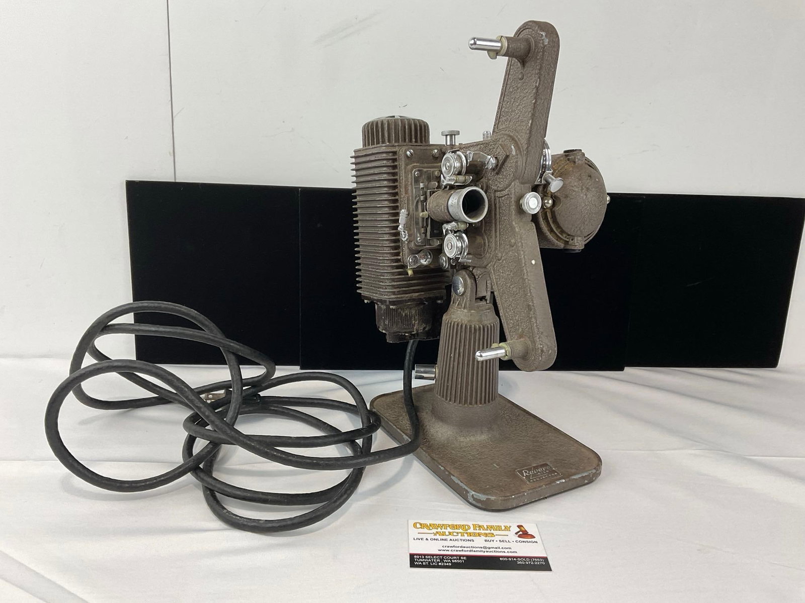 Revere Camera Co Eight, Model 85 Projector, motor tested & working, no case included: SN: A117480. Appears to be in good shape, the lamp bulb likely needs to be replaced to work. The piece measures approx 14h x 9w x 8d inches. See pics. E-6610