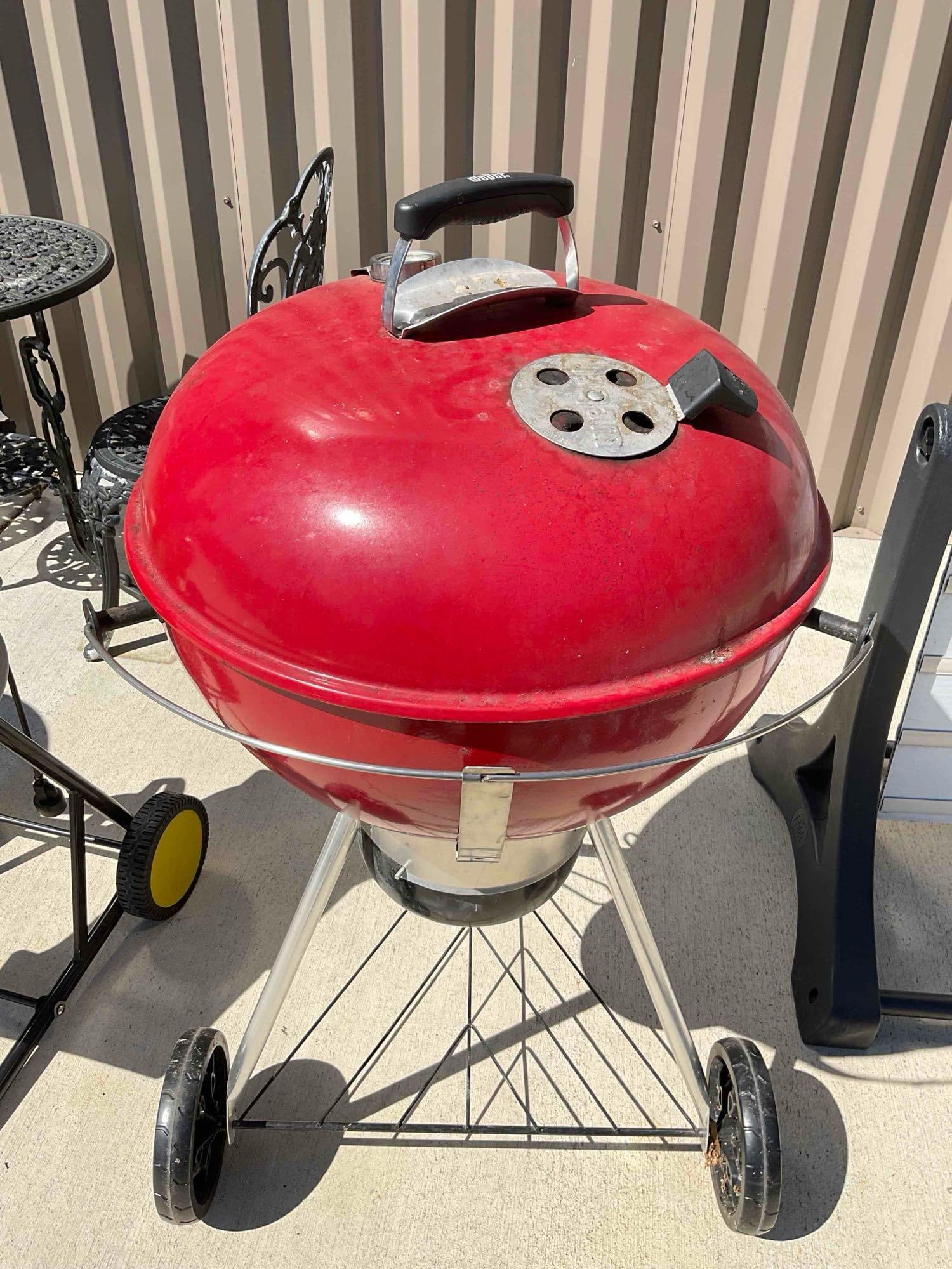 Weber Red Original Kettle Charcoal Barbecue Grill. Fair Condition. See pics. (1 of 7)