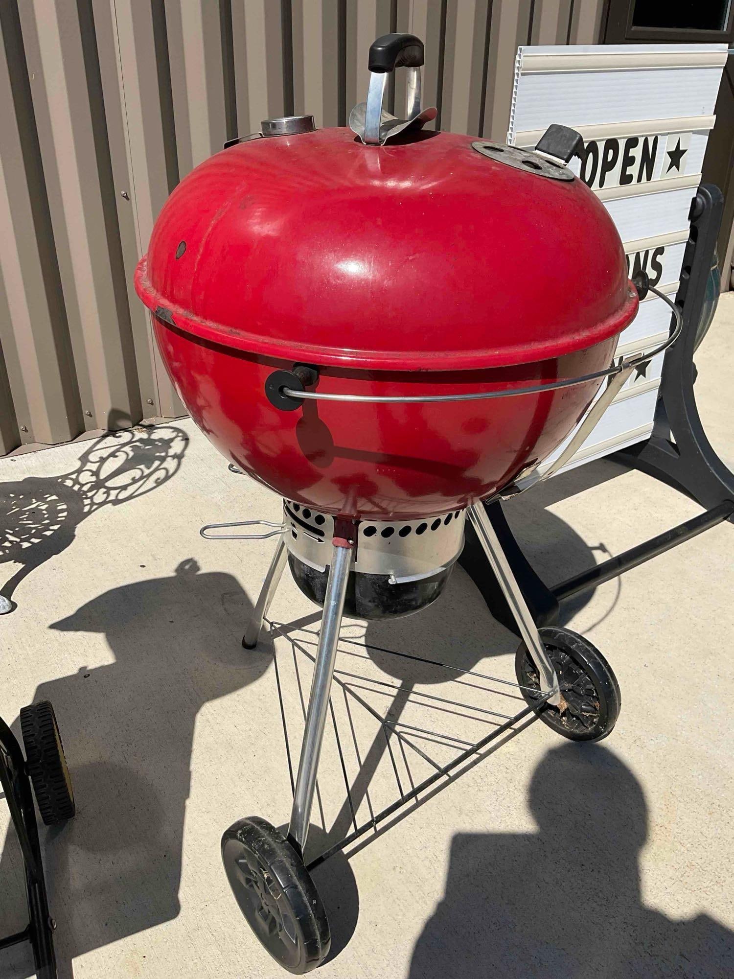 Weber Red Original Kettle Charcoal Barbecue Grill. Fair Condition. See pics. - 2