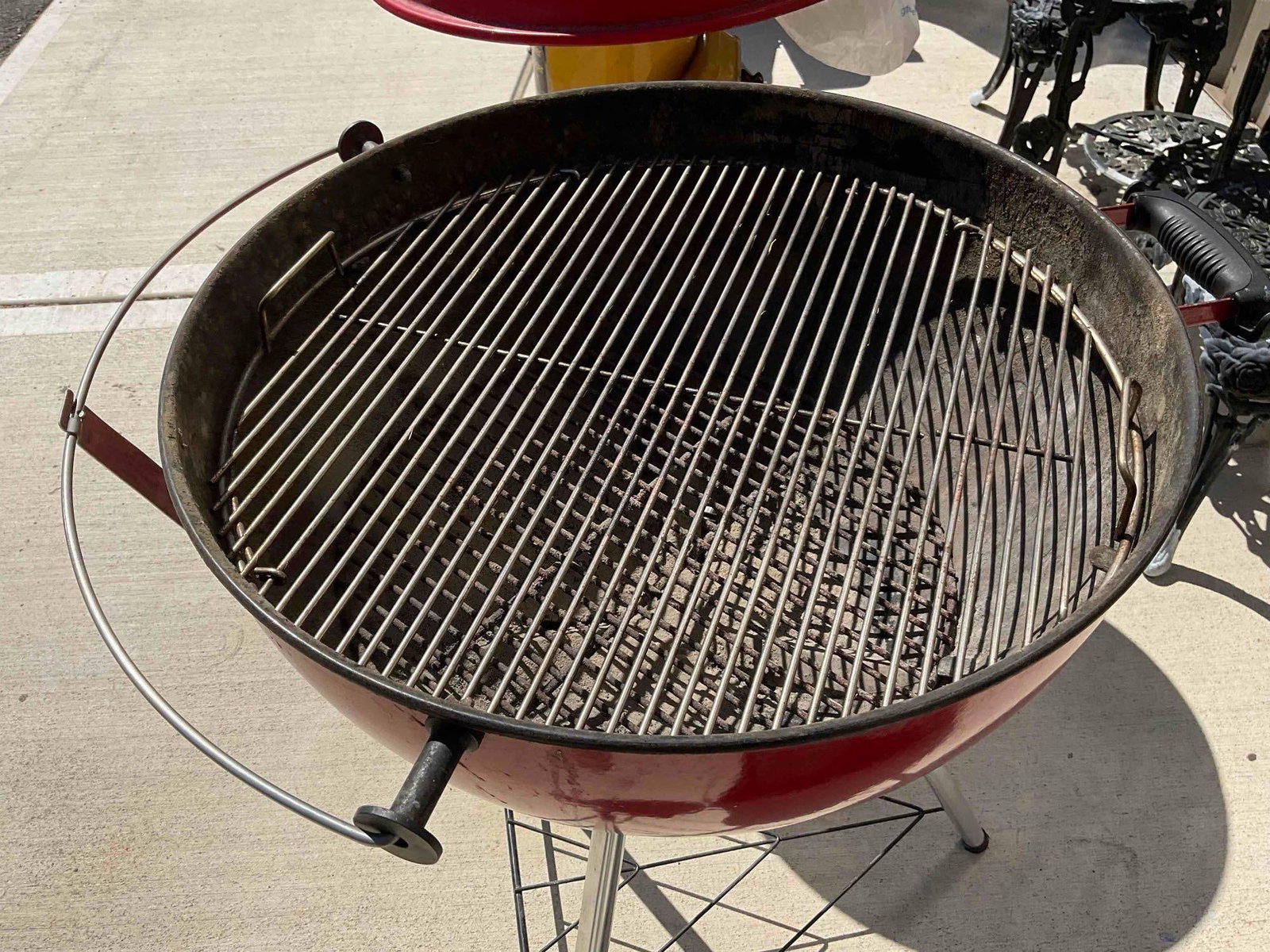 Weber Red Original Kettle Charcoal Barbecue Grill. Fair Condition. See pics. - 4