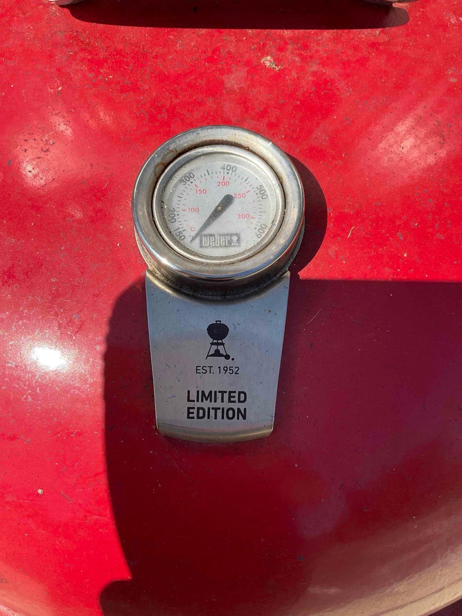 Weber Red Original Kettle Charcoal Barbecue Grill. Fair Condition. See pics. - 7
