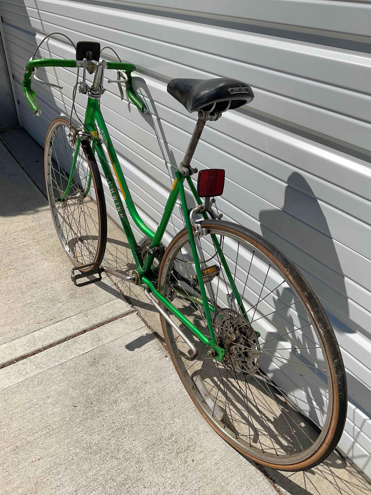 Vintage Green Schwinn Varsity 10 Speed Bicycle w/ 25" Wheels. Fair Condition. See pics. - 3