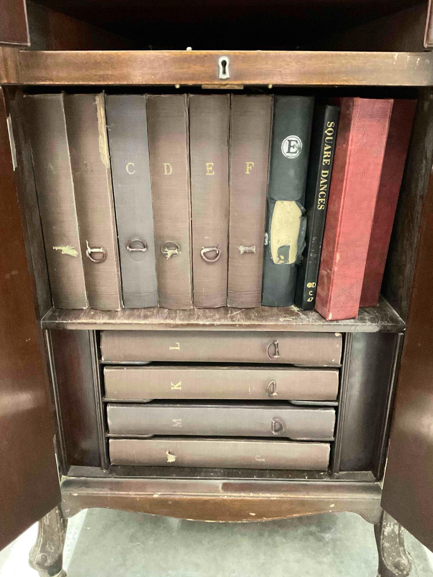 Antique Victor Talking Machine Co. Victrola Model VV-XIV w/ Uncounted Record Collection. - 4