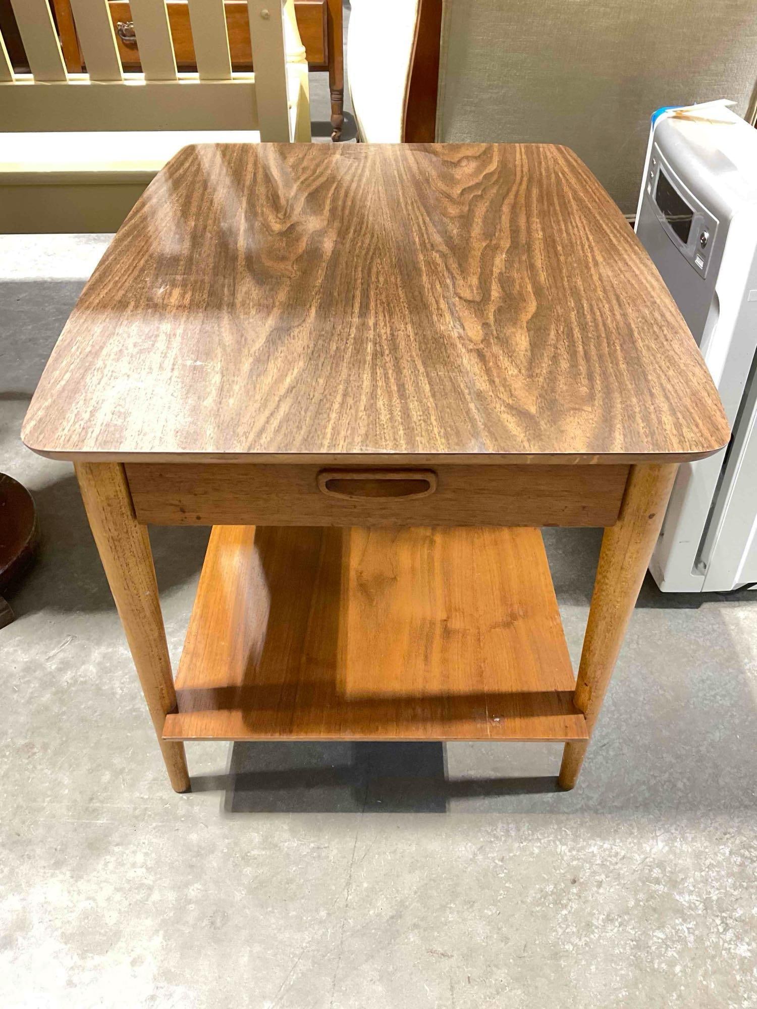 Vintage MCM Walnut Finish Lane Two-Tier End Table w/ Drawer & Handsome Grain. See pics. (1 of 7)