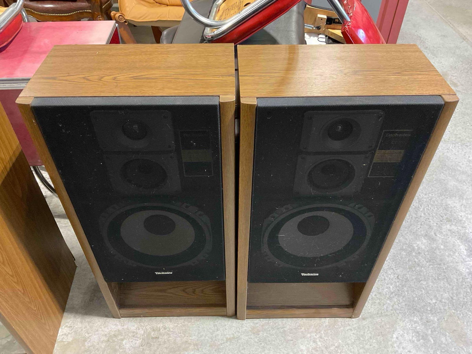 Pair of Vintage Technics Model SB-2765 3-Way Floor Speakers. Untested, As Is. See pics. (1 of 6)