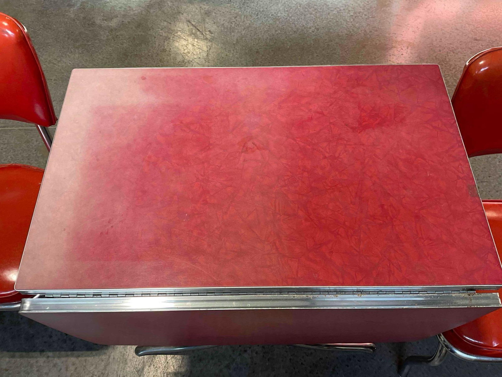 Vintage Mid Century Red Laminate & Chrome Drop Leaf Table w/ 2x Virtue Red Vinyl Chairs. - 6