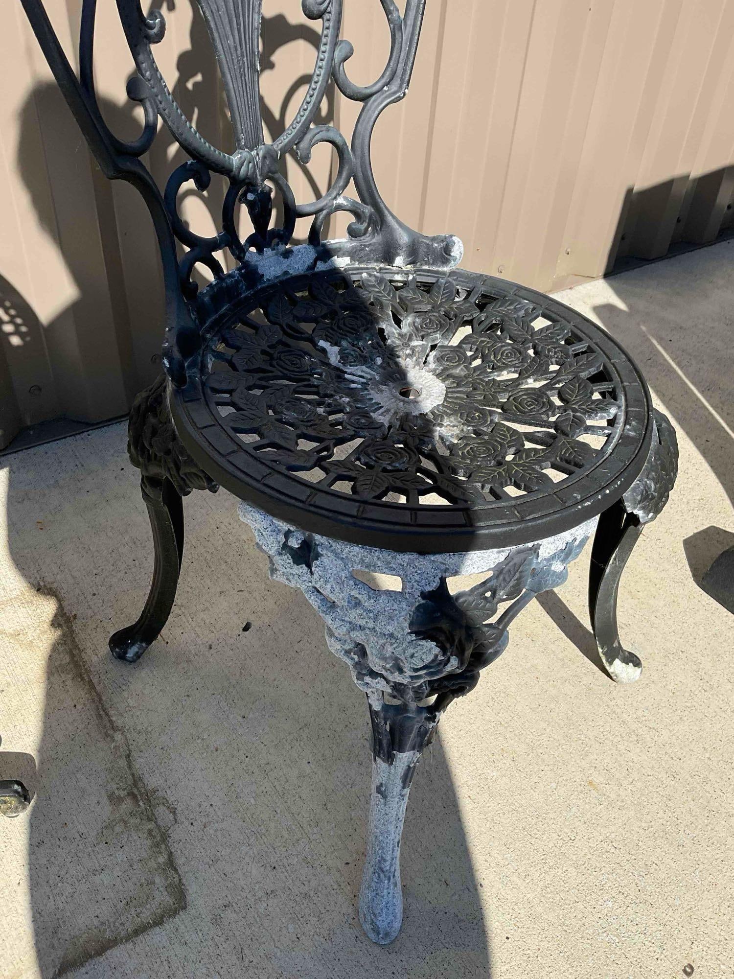 3 pcs Vintage Black Metal Rose Patterned Patio Bistro Furniture Set w/ Table & 2 Chairs. - 7