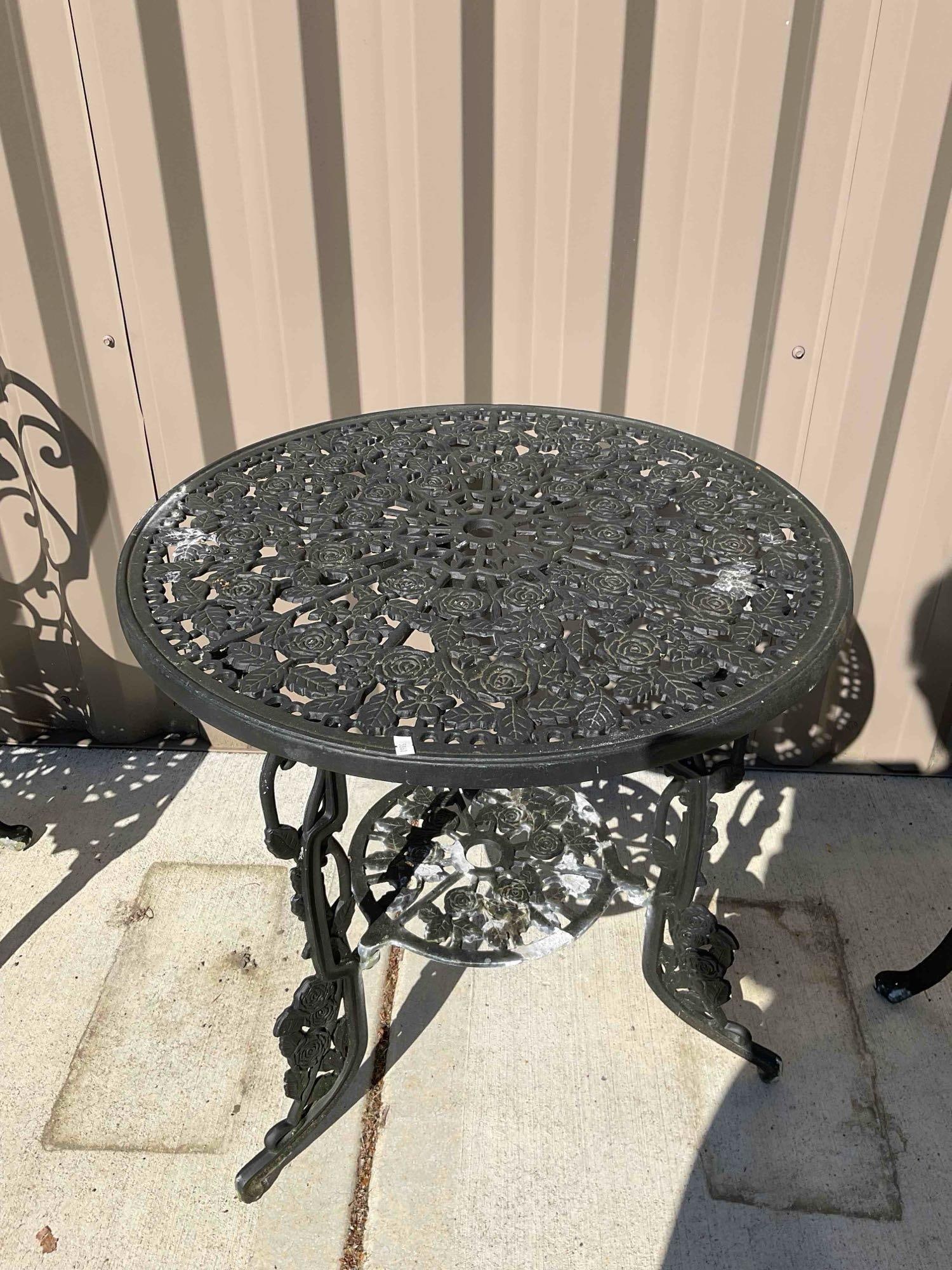 3 pcs Vintage Black Metal Rose Patterned Patio Bistro Furniture Set w/ Table & 2 Chairs. - 8