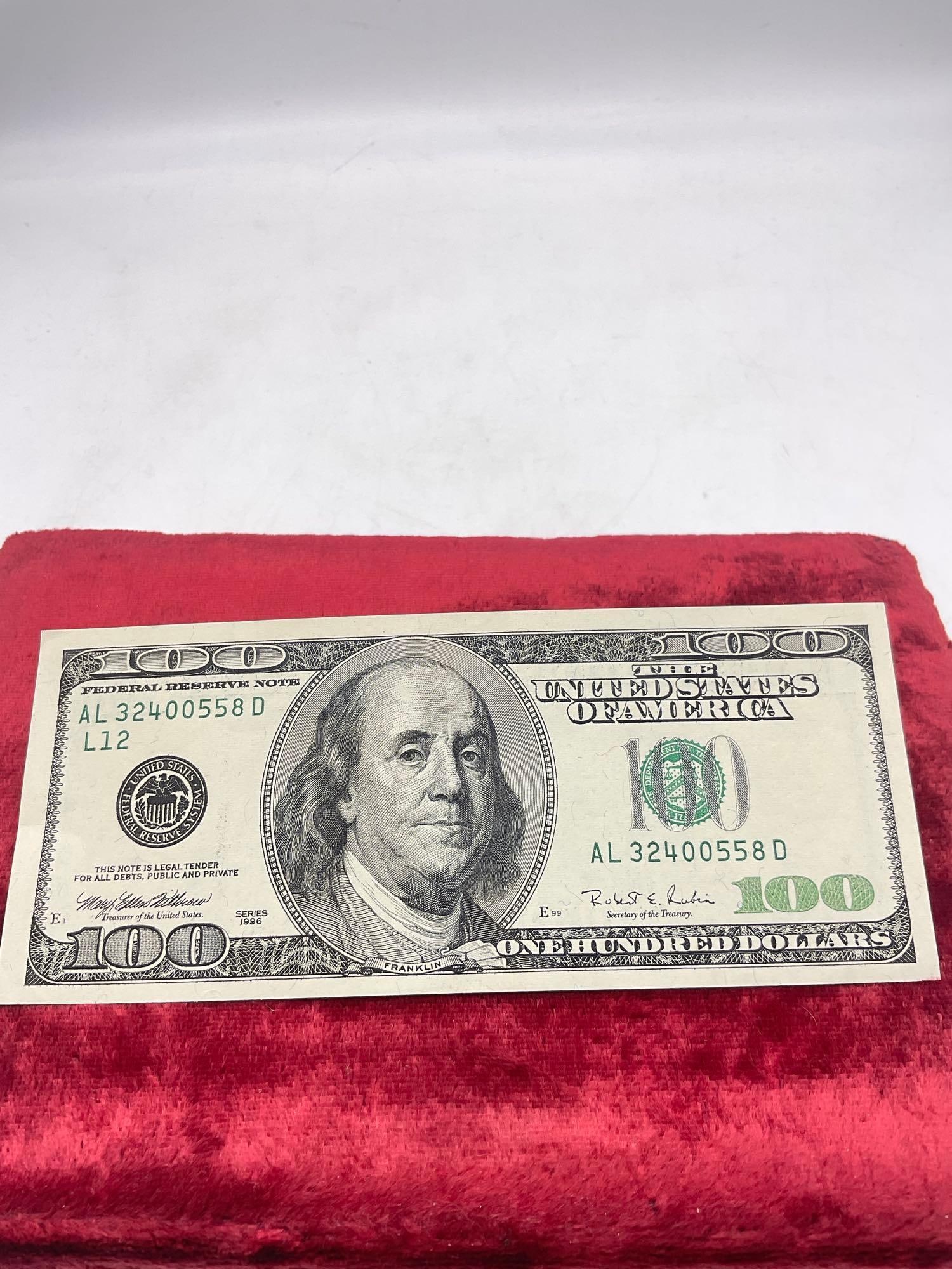 Uncirculated 1996 $100 Federal Reserve Note Crisp like new: c-6610