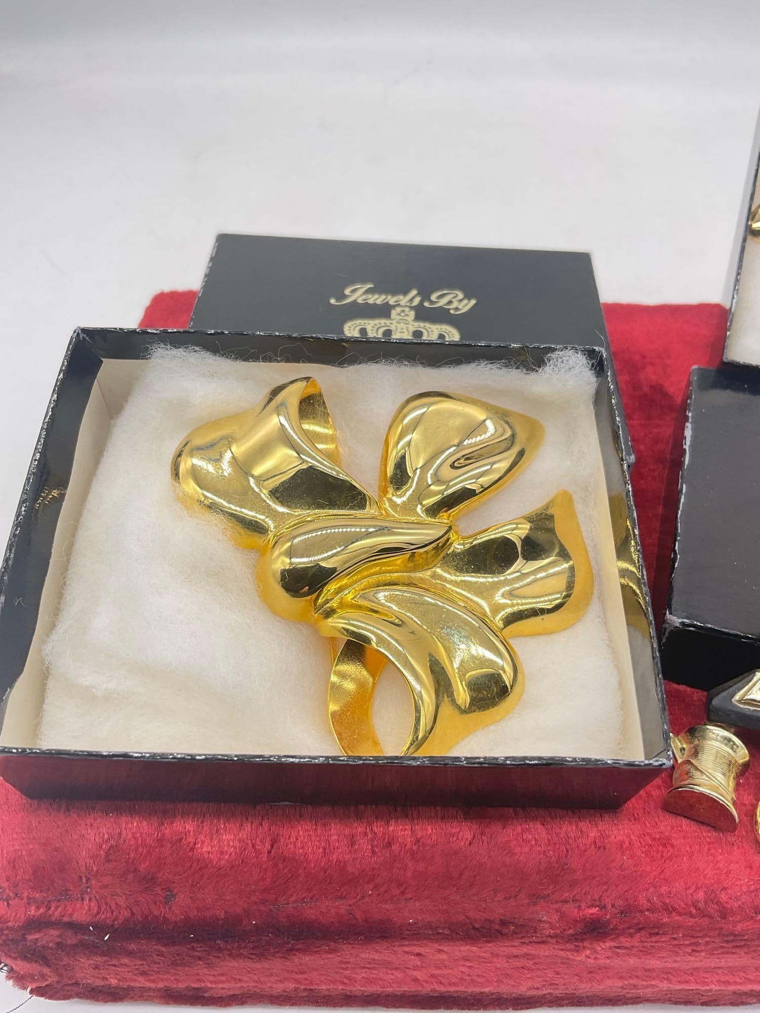 Park lane Brooches, Ribbon Bow & signed Zig Zag pave rhinestone + Danecraft Sewing machine w/ Cha... - 2