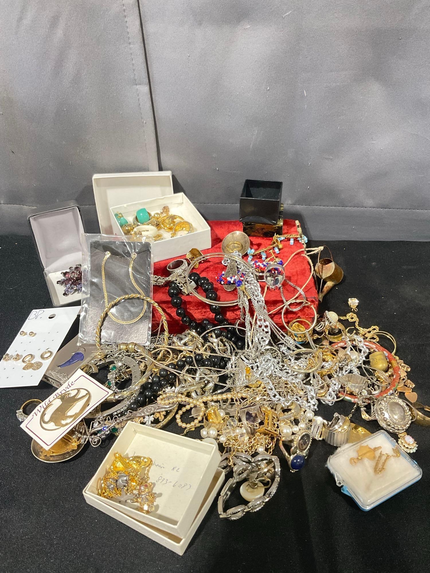 Large selction of assorted Estate jewelry, necklaces , rings , pins , earings , rhinestones etc..... (1 of 5)