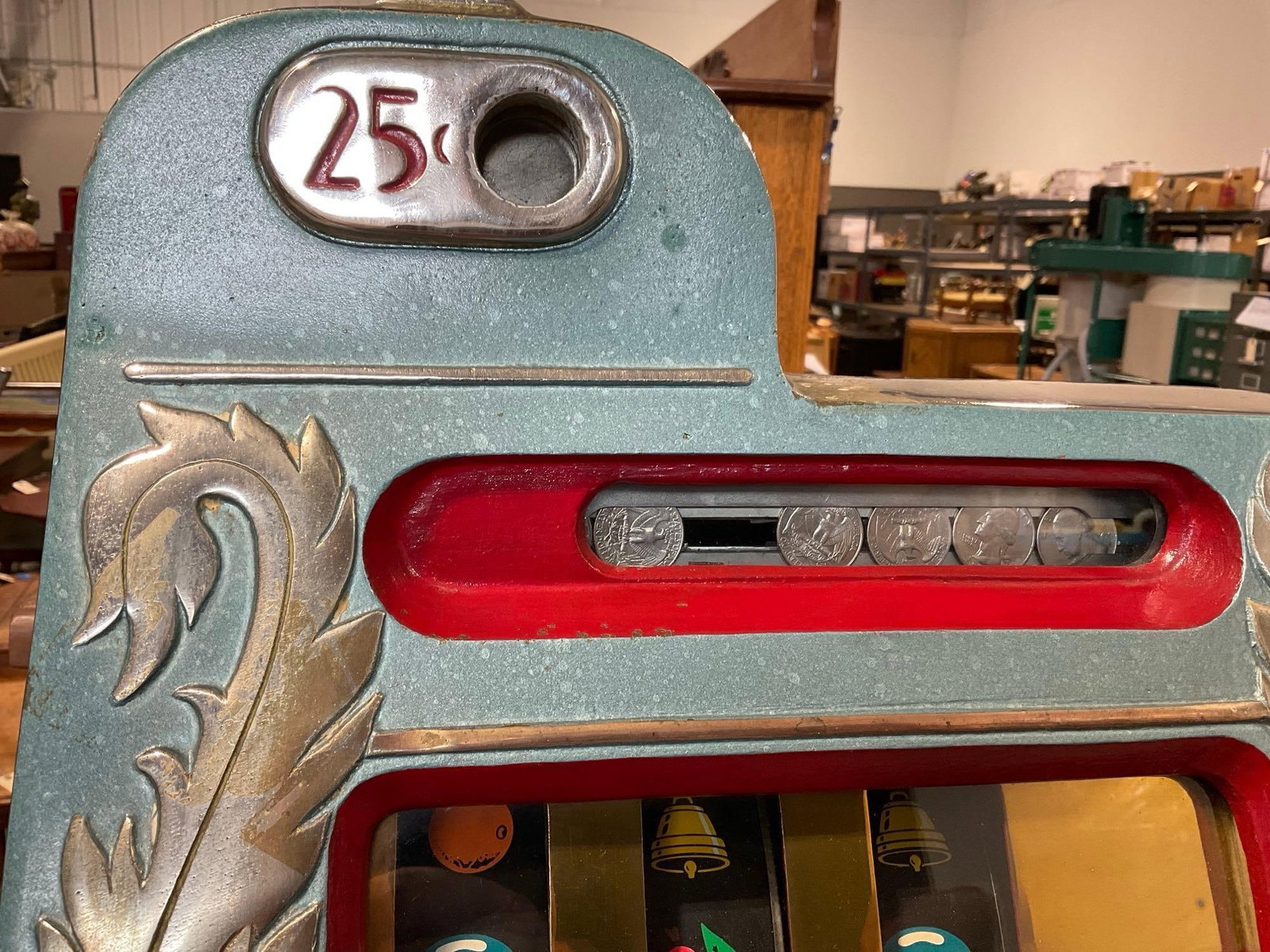 Vintage later 1940s Quarter 25 cent Mills Golden Nugget Mechanical Slot Machine, 27x18x16 inch - 2