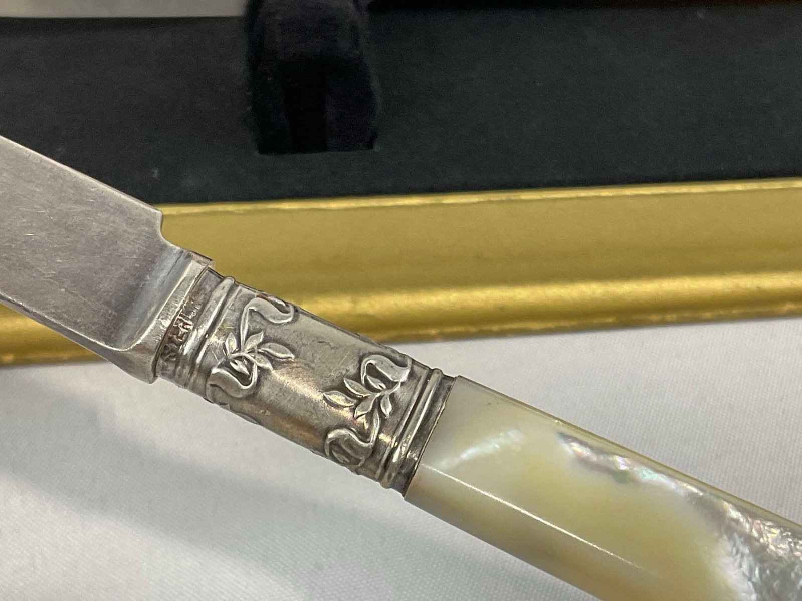 6 Vintage Landers, Frary & Clark Knives w/MOP Handles, Sterling Silver Rings, 114.4 grams ttw - 4