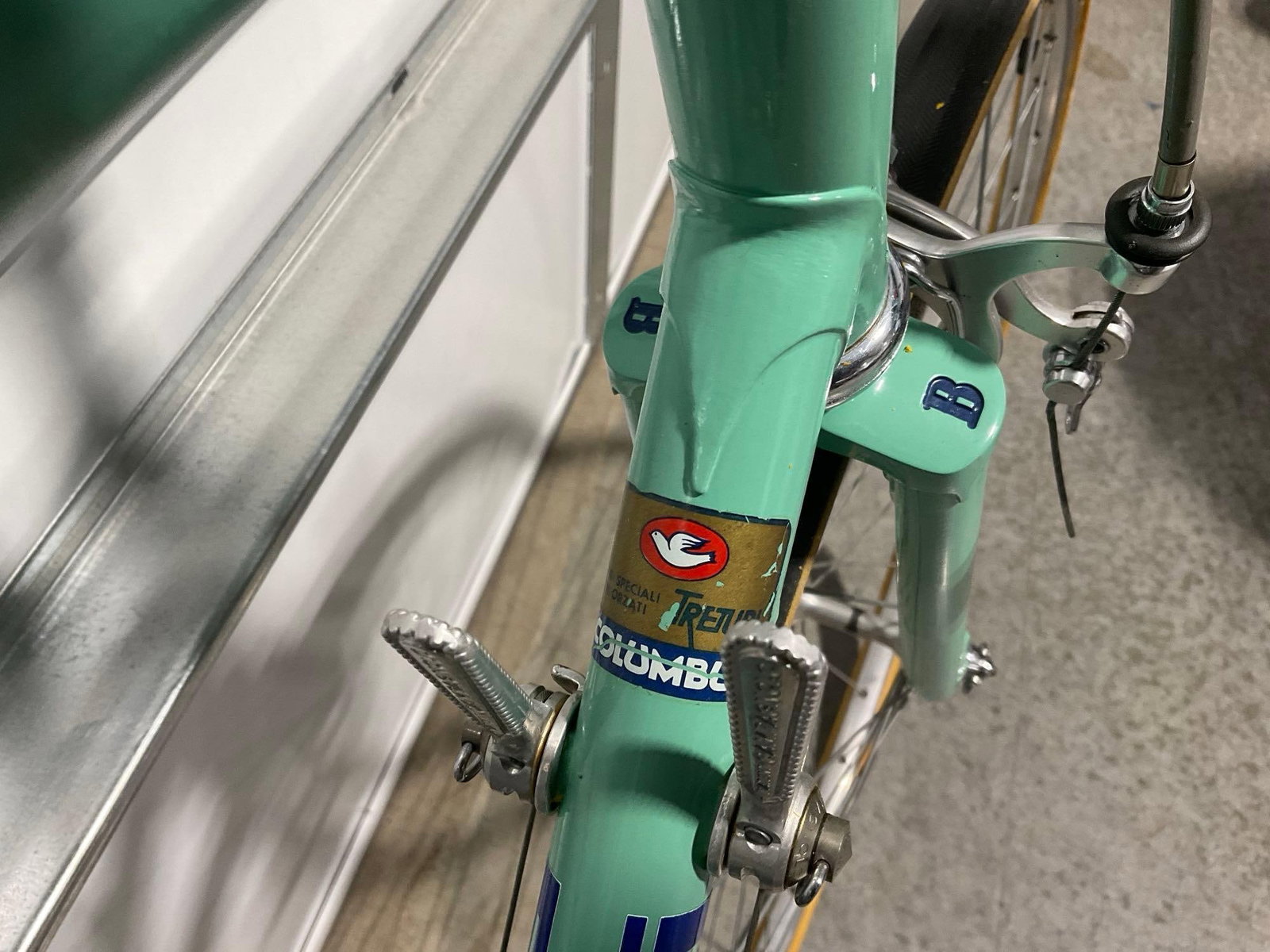 Vintage 80s Bianchi Celeste Mint Green Bicycle, w/Water Bottle, High End Road Bike w/Pink Handleb... - 6