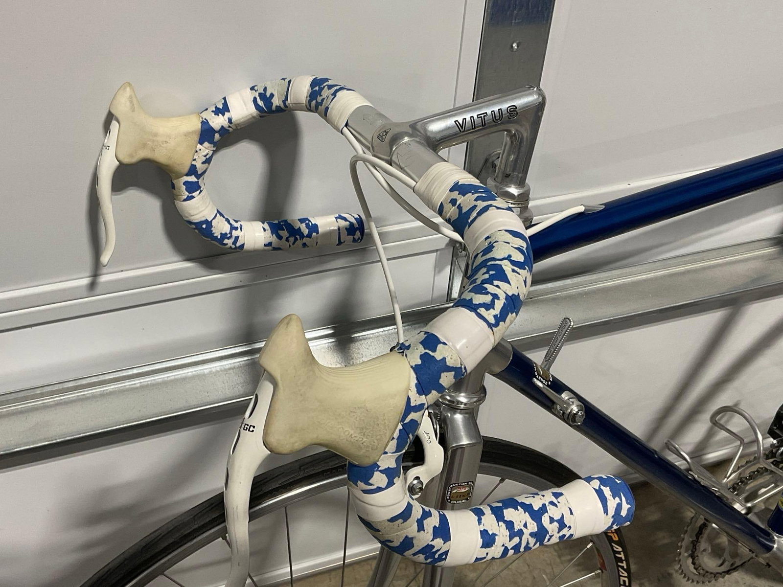 Vintage 80s Blue/Silver Vitus 979 Duralinox Road Bike, lightweight w/Continental Grand Prix tires - 2