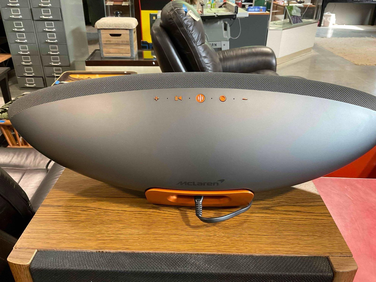Bowers & Wilkins Wireless Zeppelin Speaker McLaren Edition. Tested, Works. Good Condition. - 4