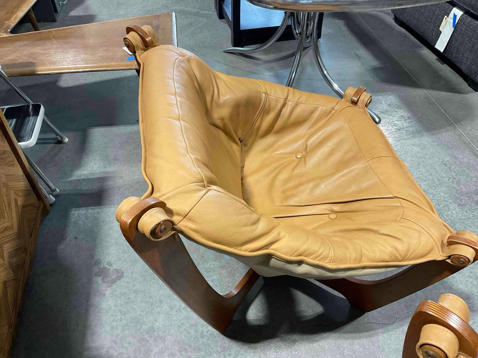 Vintage Luna Sling Lounge Chair by Hjellegjerde w/ Camel Leather Upholstery. Fair Condition. - 2
