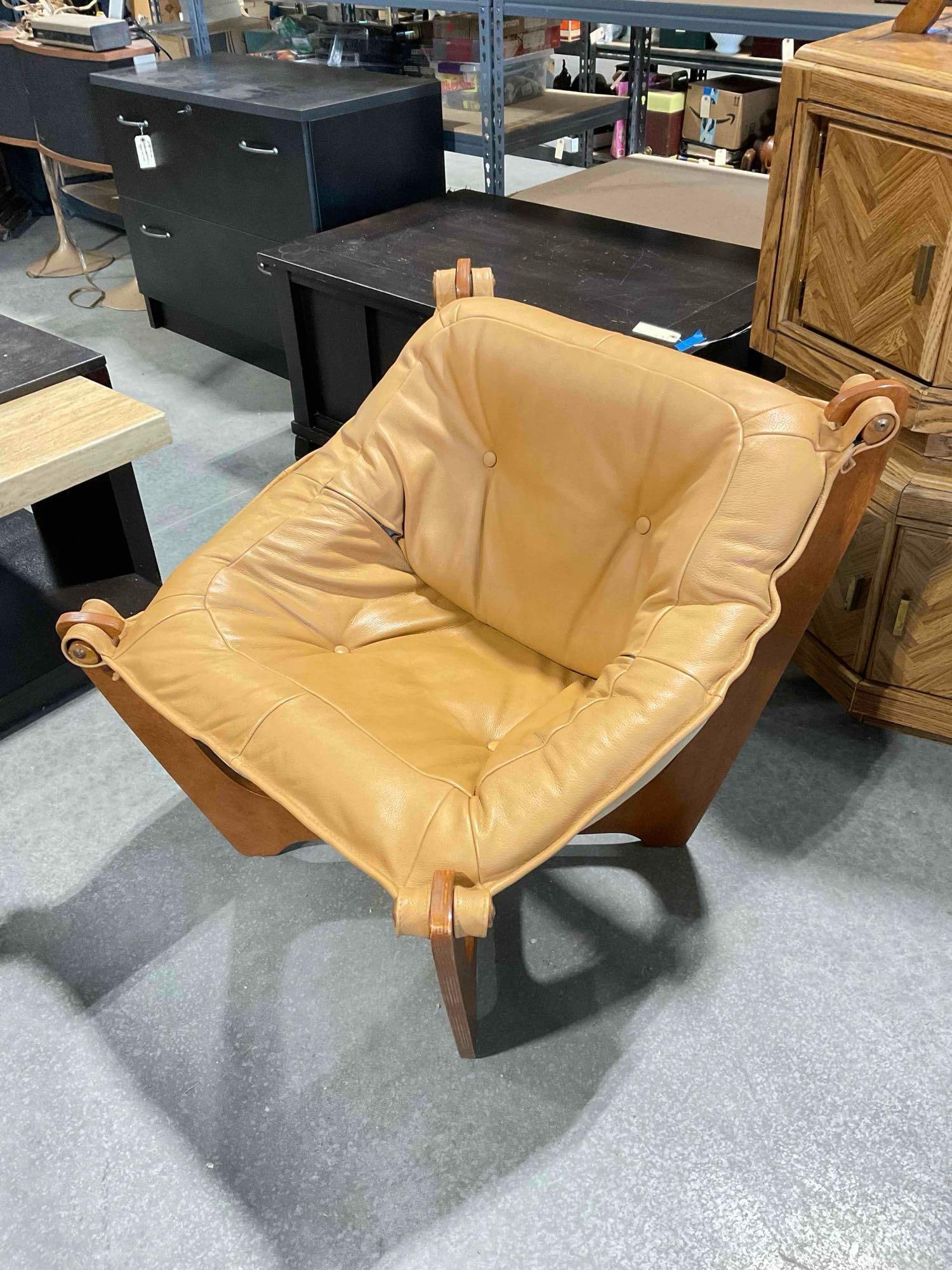 Vintage Luna Sling Lounge Chair by Hjellegjerde w/ Camel Leather Upholstery. Good Condition. - 2