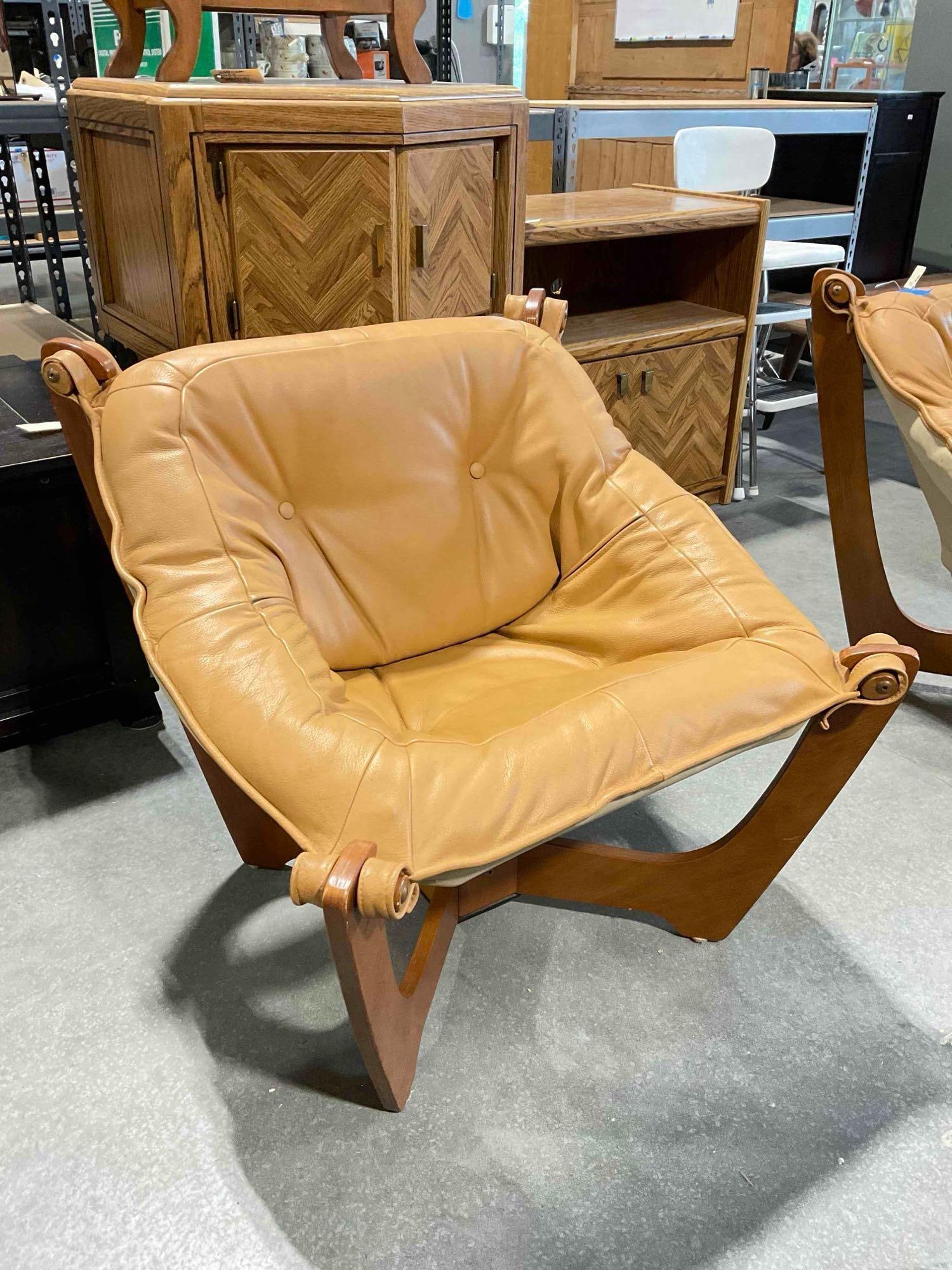 Vintage Luna Sling Lounge Chair by Hjellegjerde w/ Camel Leather Upholstery. Good Condition. - 3