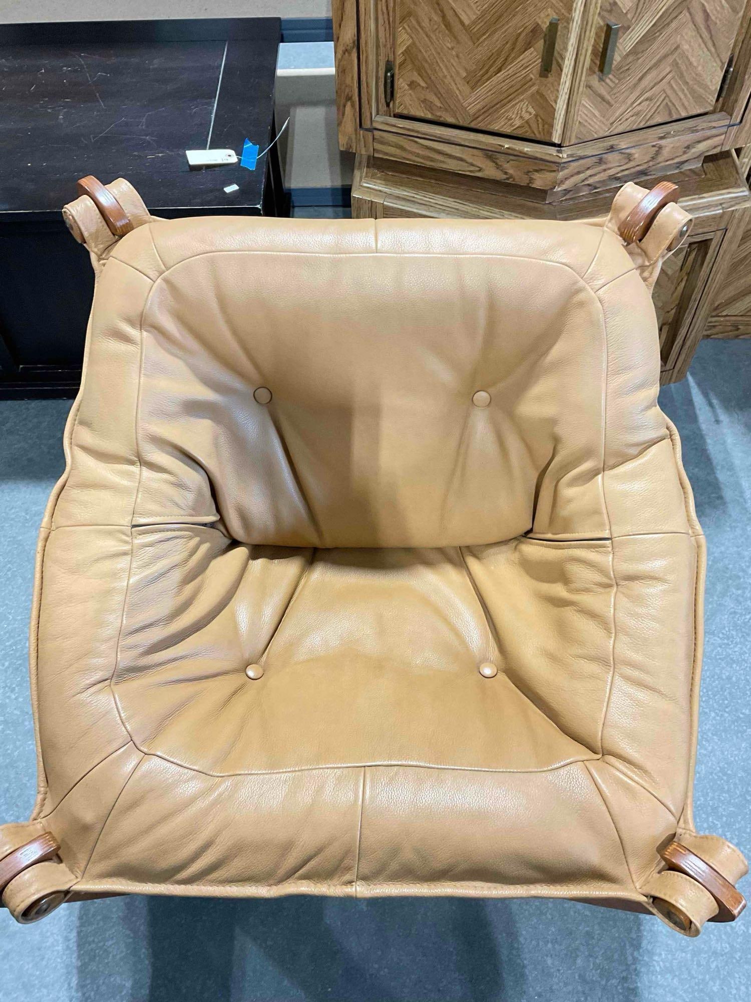 Vintage Luna Sling Lounge Chair by Hjellegjerde w/ Camel Leather Upholstery. Good Condition. - 4