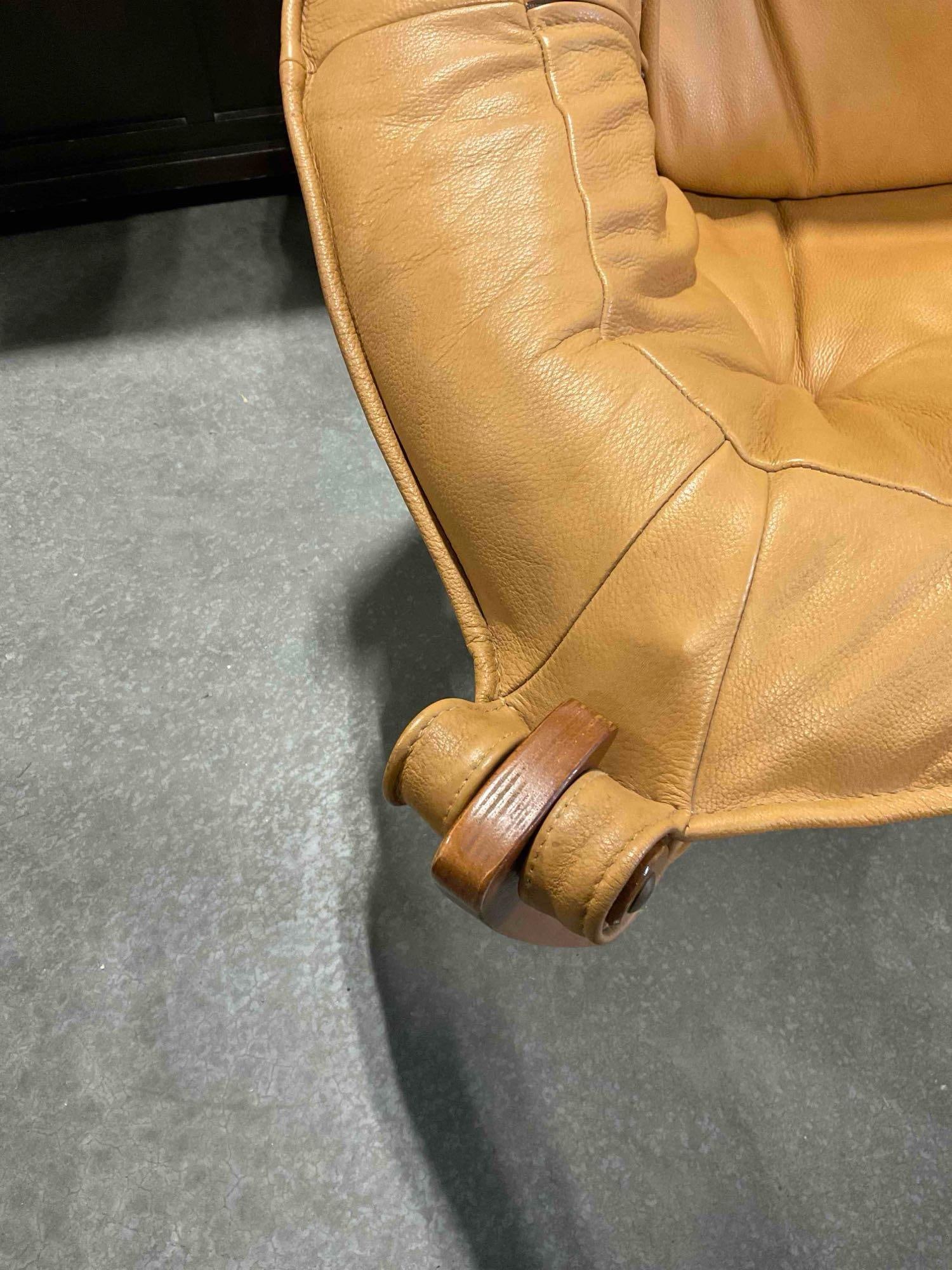 Vintage Luna Sling Lounge Chair by Hjellegjerde w/ Camel Leather Upholstery. Good Condition. - 5
