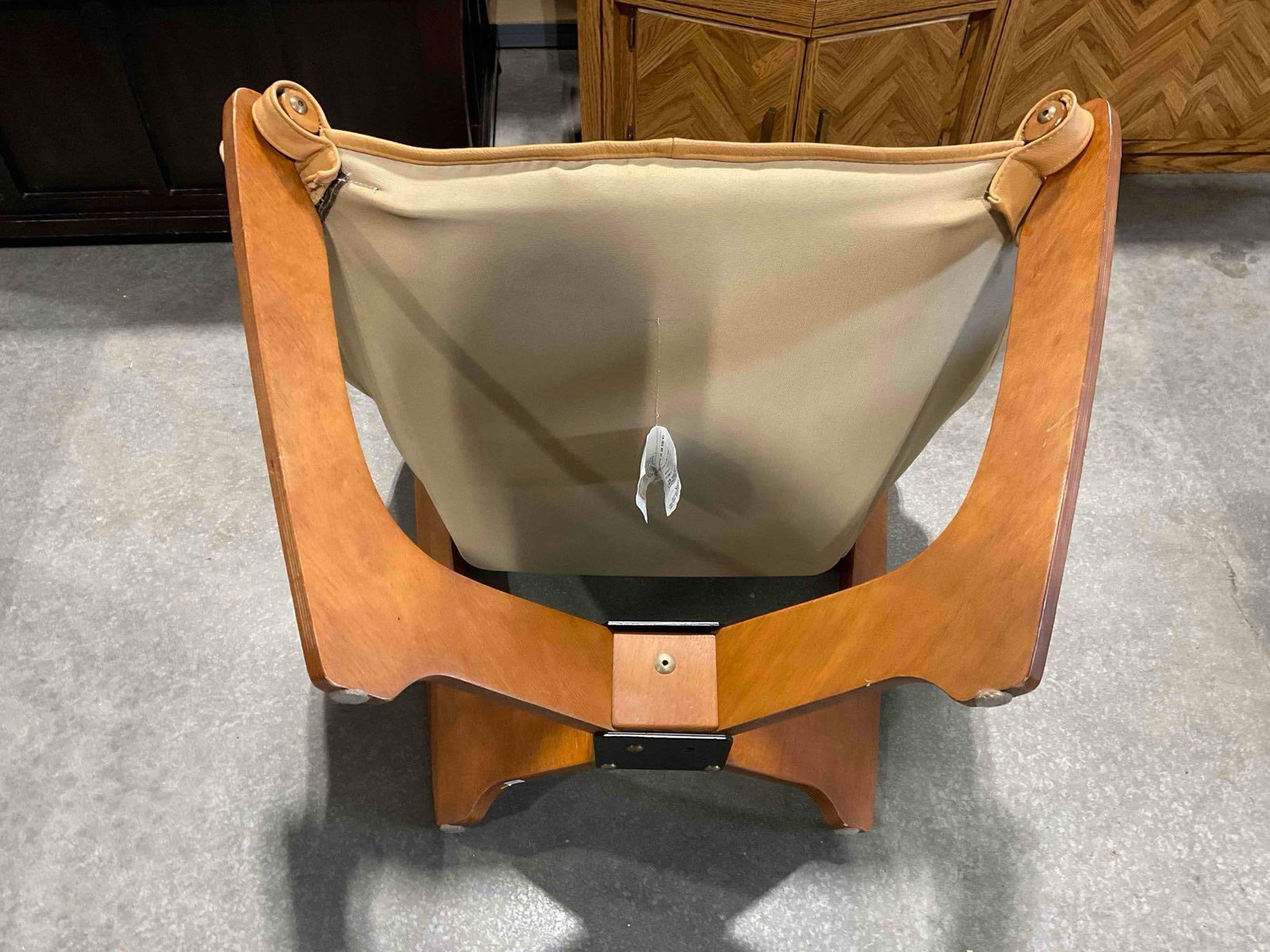Vintage Luna Sling Lounge Chair by Hjellegjerde w/ Camel Leather Upholstery. Good Condition. - 7