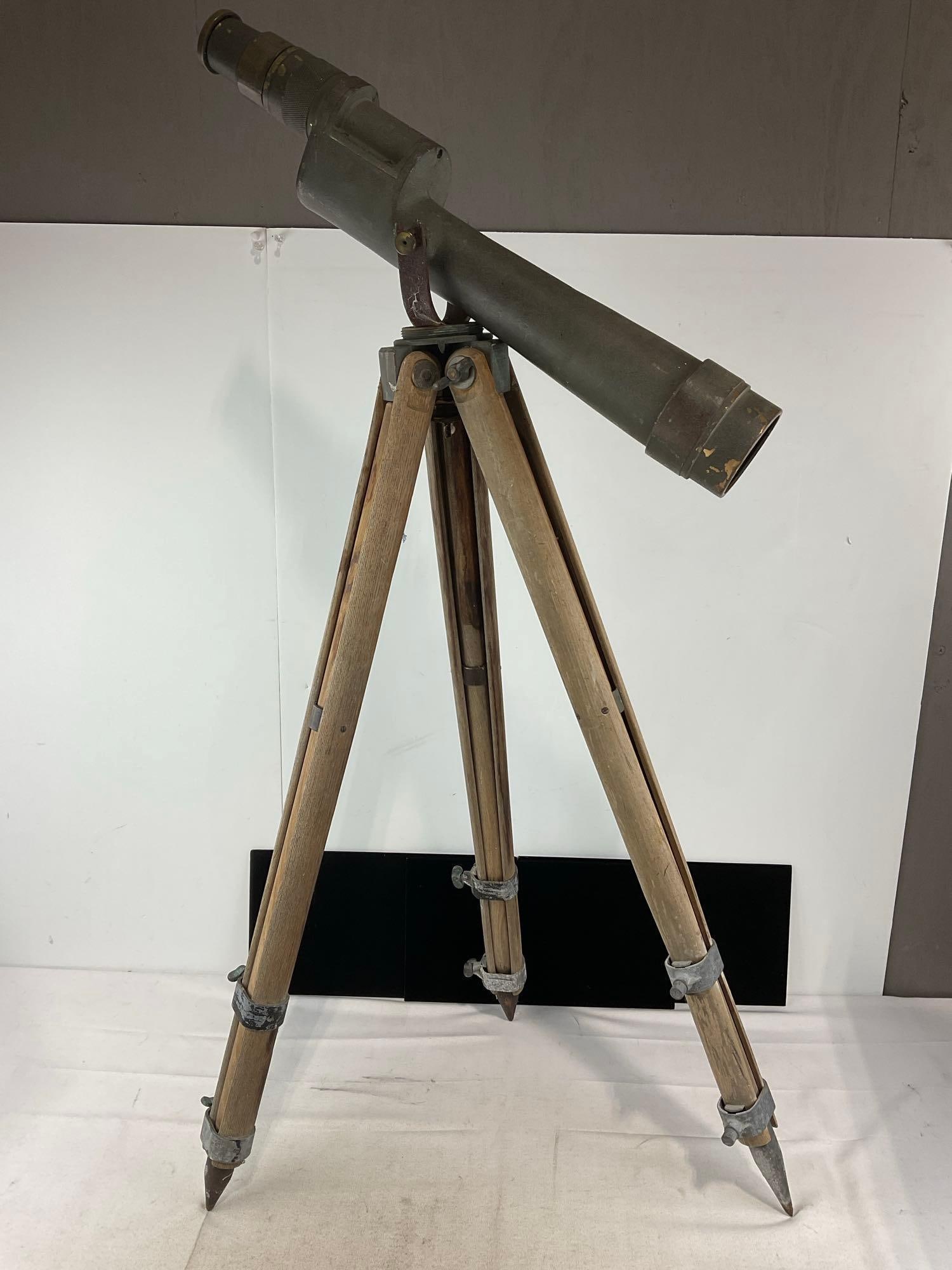 WWII Era Spotting Scope, marked 1942, Telescope M1910A1 No.1731, Cast Metal w/Tripod w/wooden legs: Appears to be in fair shape, shows wear from use, and 80 plus years. The piece measures approx 8h x 12w x 42d inches. See pics. E-6600 *Oversized shipping may apply*