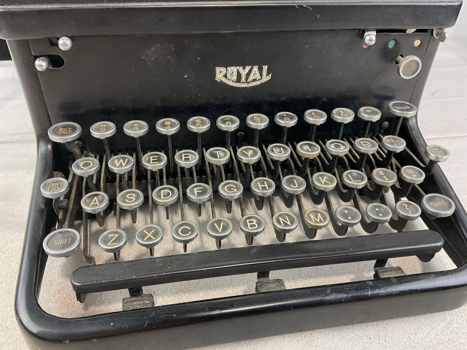 Vintage 1937 Royal KHM Series Typewriter, SN:2013903 - 4