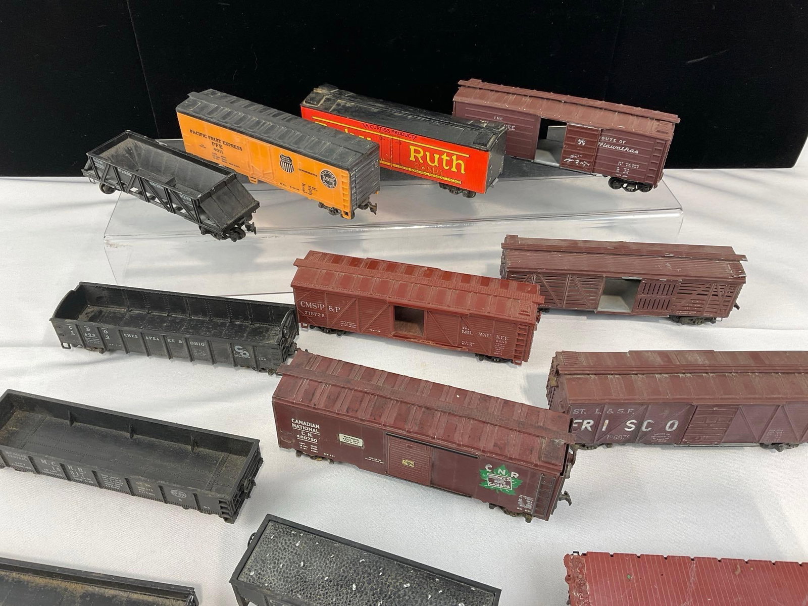 Variety of 15 HO Scale Train Cars, by Varney, Revell, & more, some wear can be seen - 3