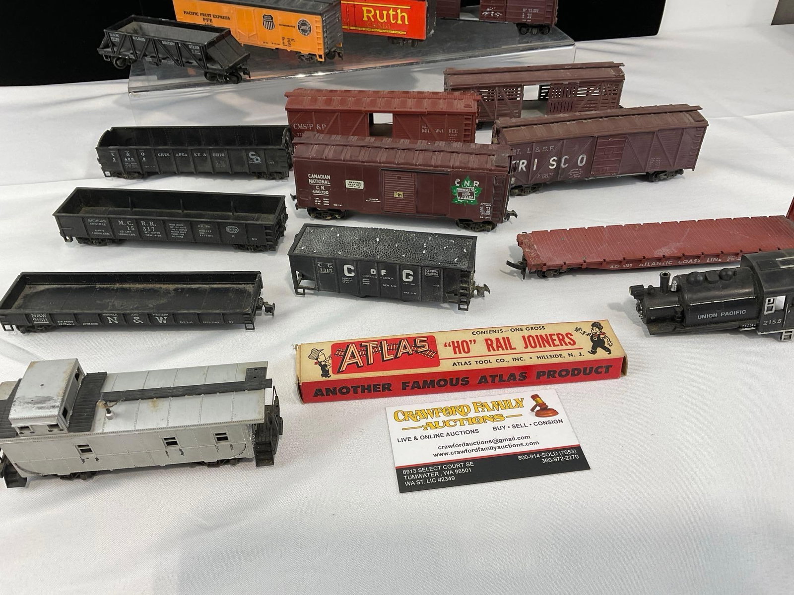 Variety of 15 HO Scale Train Cars, by Varney, Revell, & more, some wear can be seen - 4
