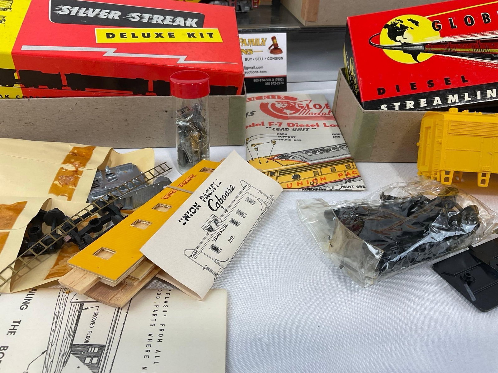 5 Model Trains, Union Pacific Train Globe, Silver Streak & Athearn w/Box, & CP Huntington Locomot... - 5