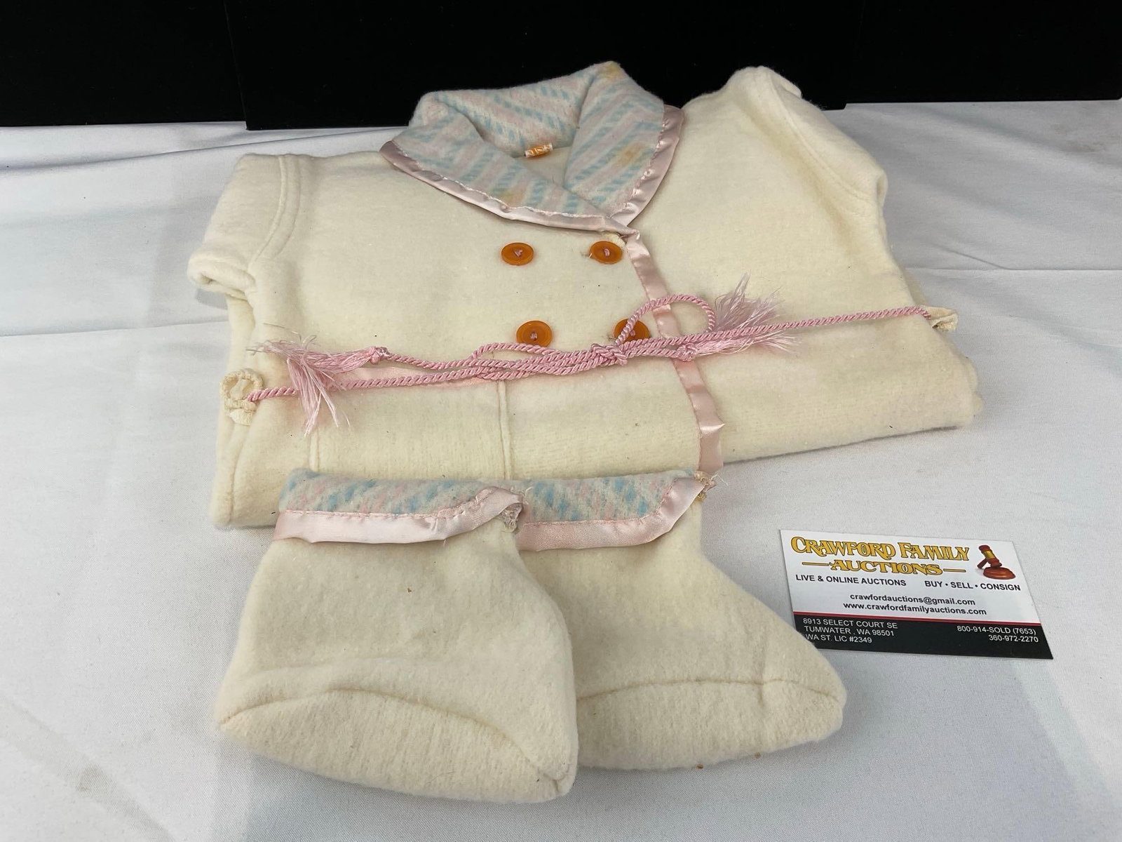 Early 20th Century Vintage Beacon Fabric Baby Coat & Booties Set, in cardboard box - 2