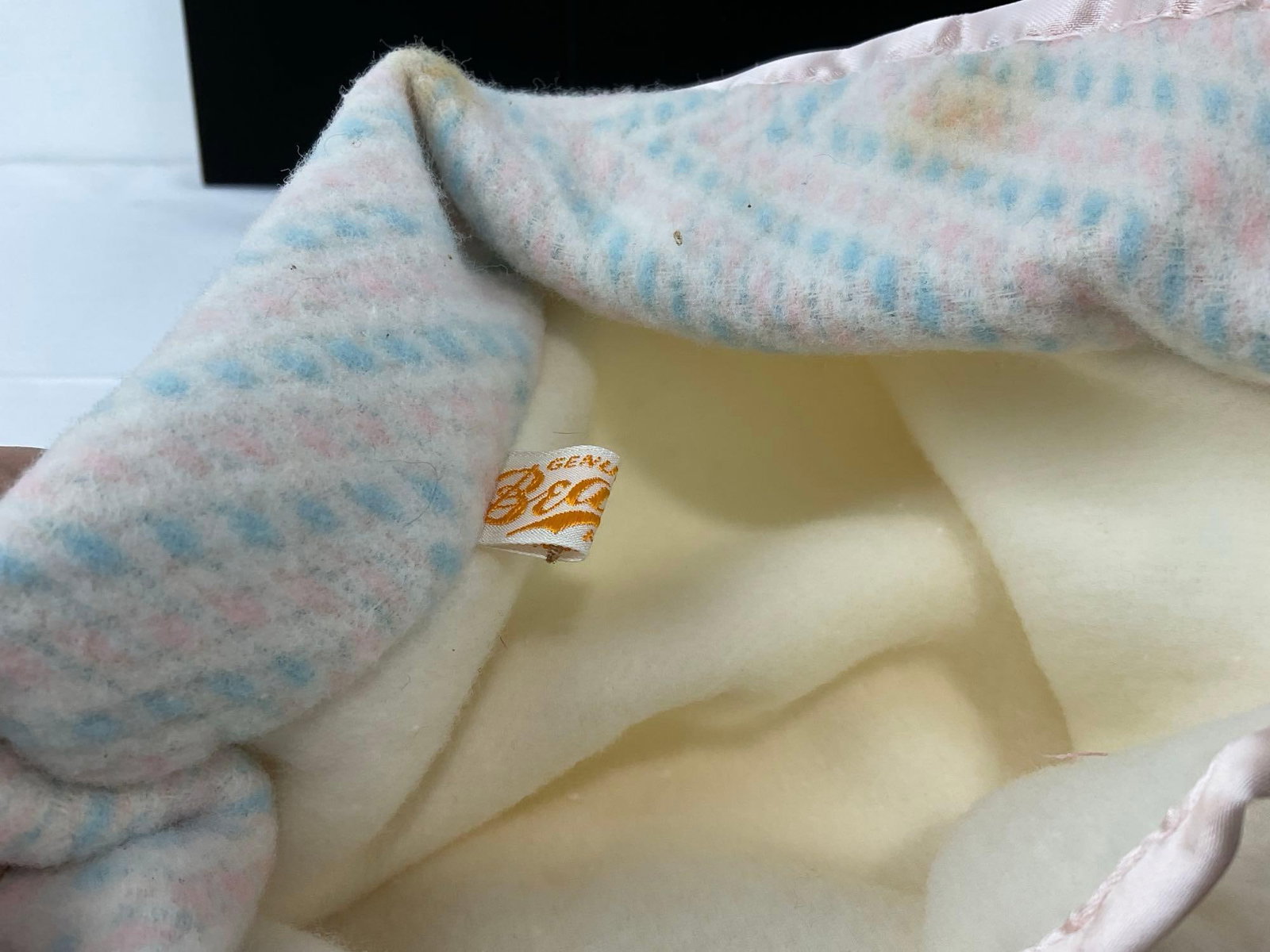 Early 20th Century Vintage Beacon Fabric Baby Coat & Booties Set, in cardboard box - 3
