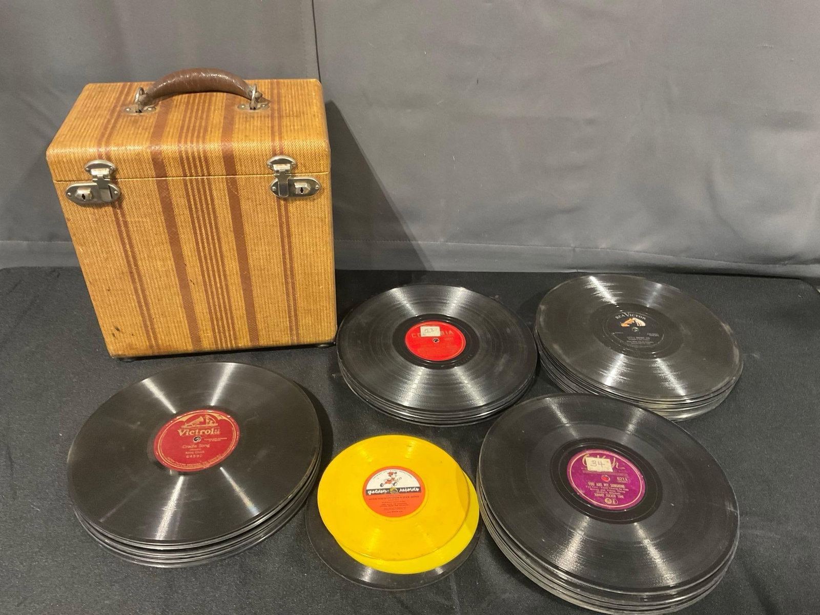 Collection of approx 40+ 78 RPM & some 45 Vinyl Records, w/Hard Shell Carrying Case: Appears to be in good shape. The piece measures approx 13h x 12w x 9d inches. See pics. E-6610