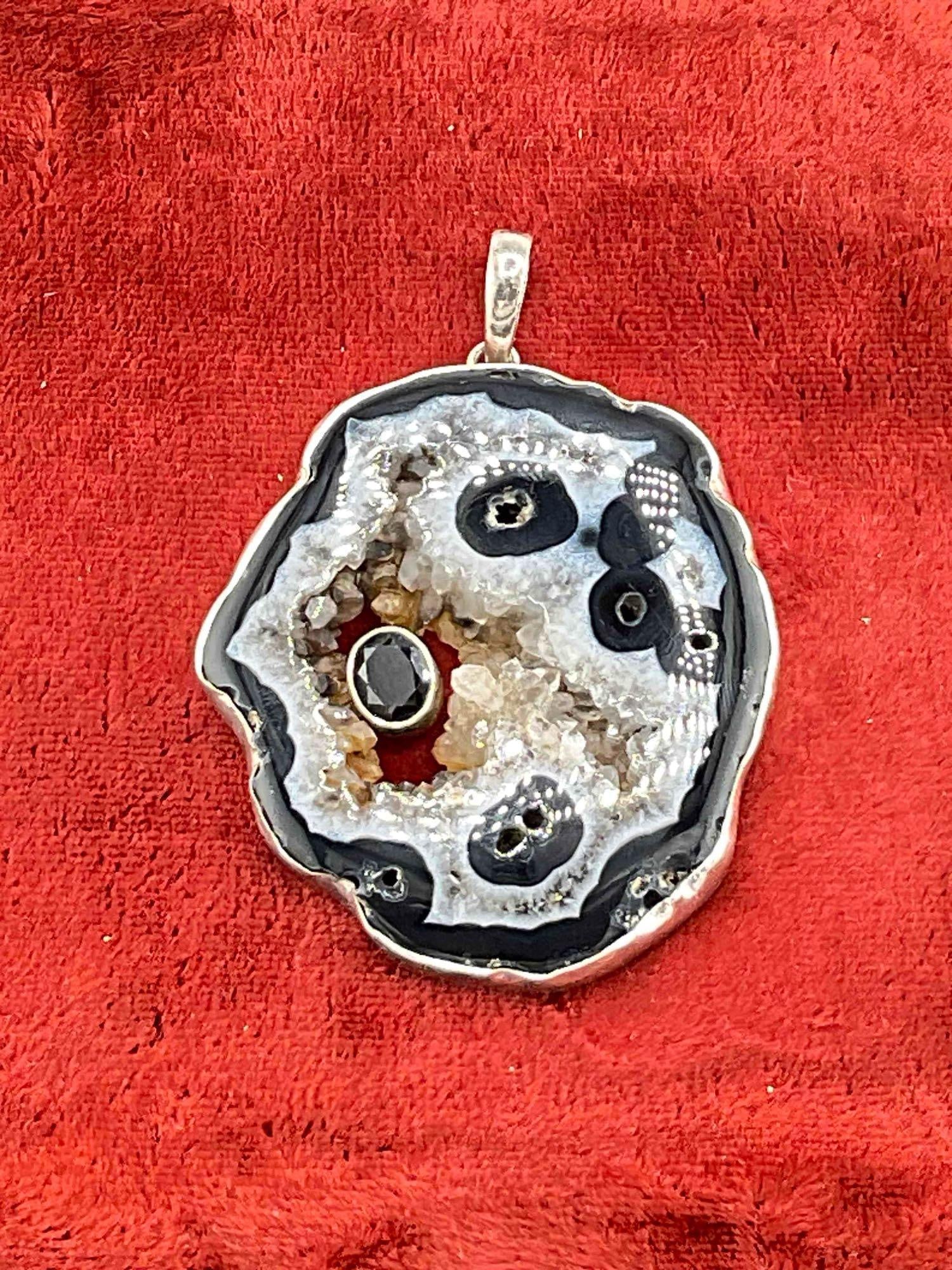 Large Agate Druzy Slice Pendant Set in Sterling Silver Bezel w/ Black Garnet Toned Setting.: Large Agate Druzy Slice Pendant Set in Sterling Silver Bezel w/ Black Garnet Toned Setting. Beautiful and dramatic piece. Measures 2" x 3" Weighs 56 grams. DM-414