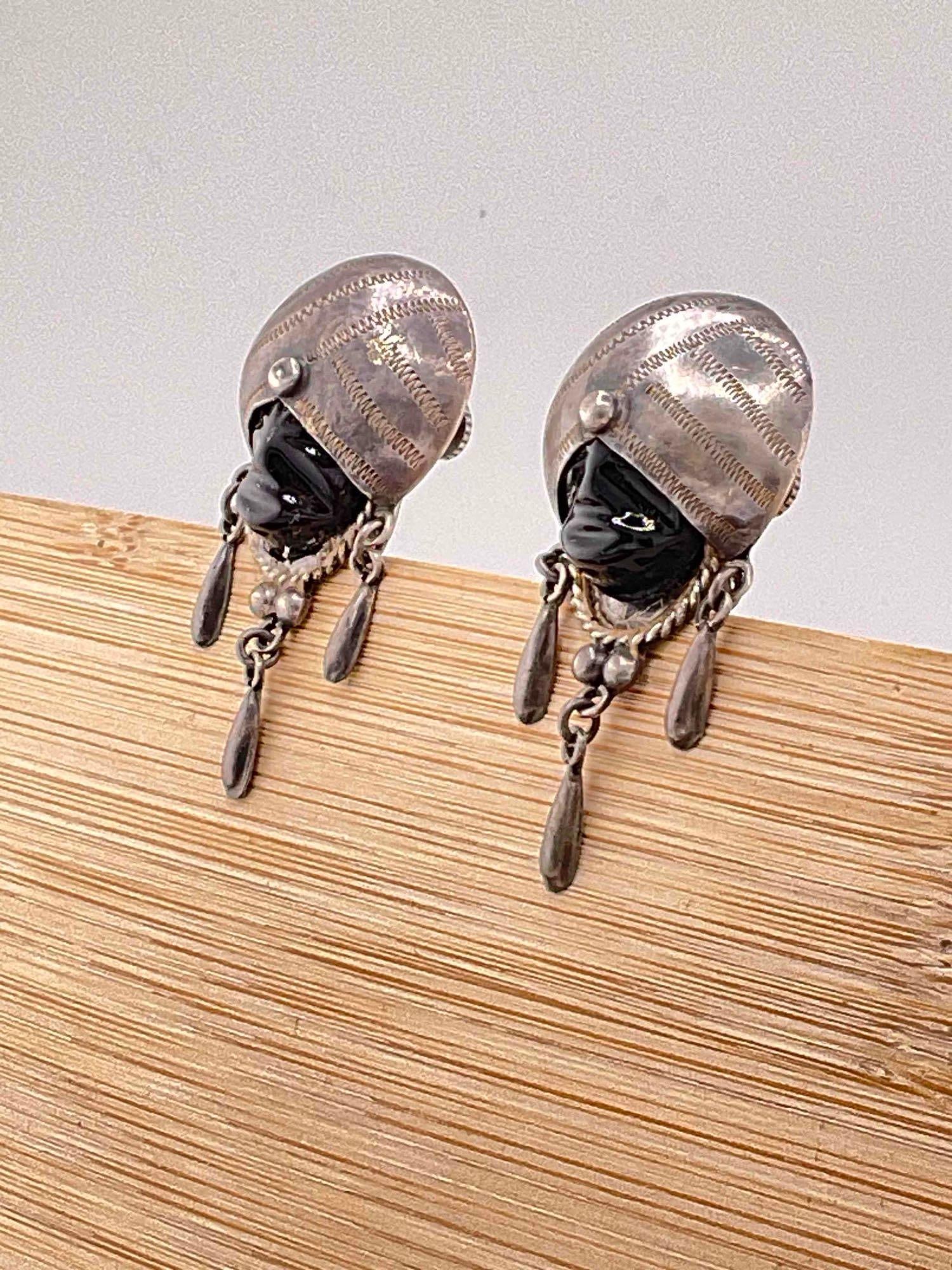 Vintage Mexico Sterling Silver Screw Back Earrings w/ Carved Black Onyx Toned Face Design. - 3