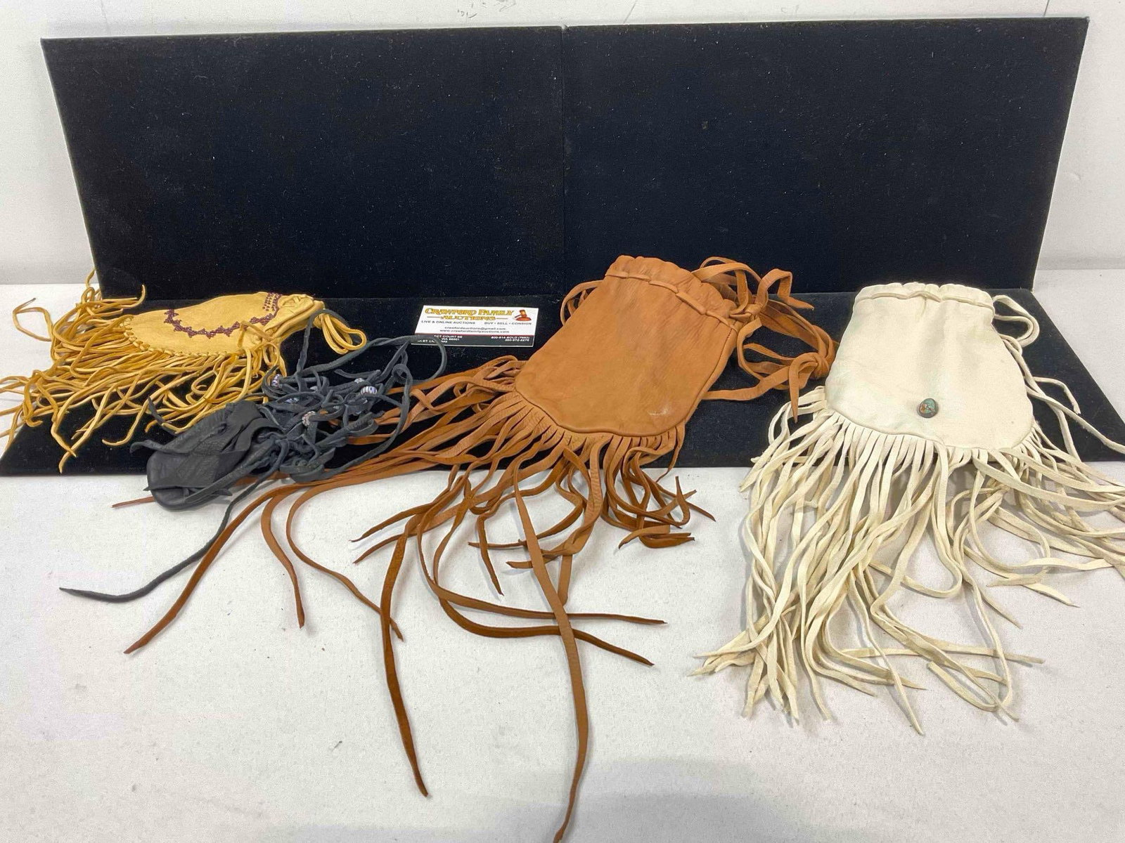 4 pcs Vintage Native American Deerskin Leather Pouches, 3x Beaded. Good Condition. See pics. (1 of 3)