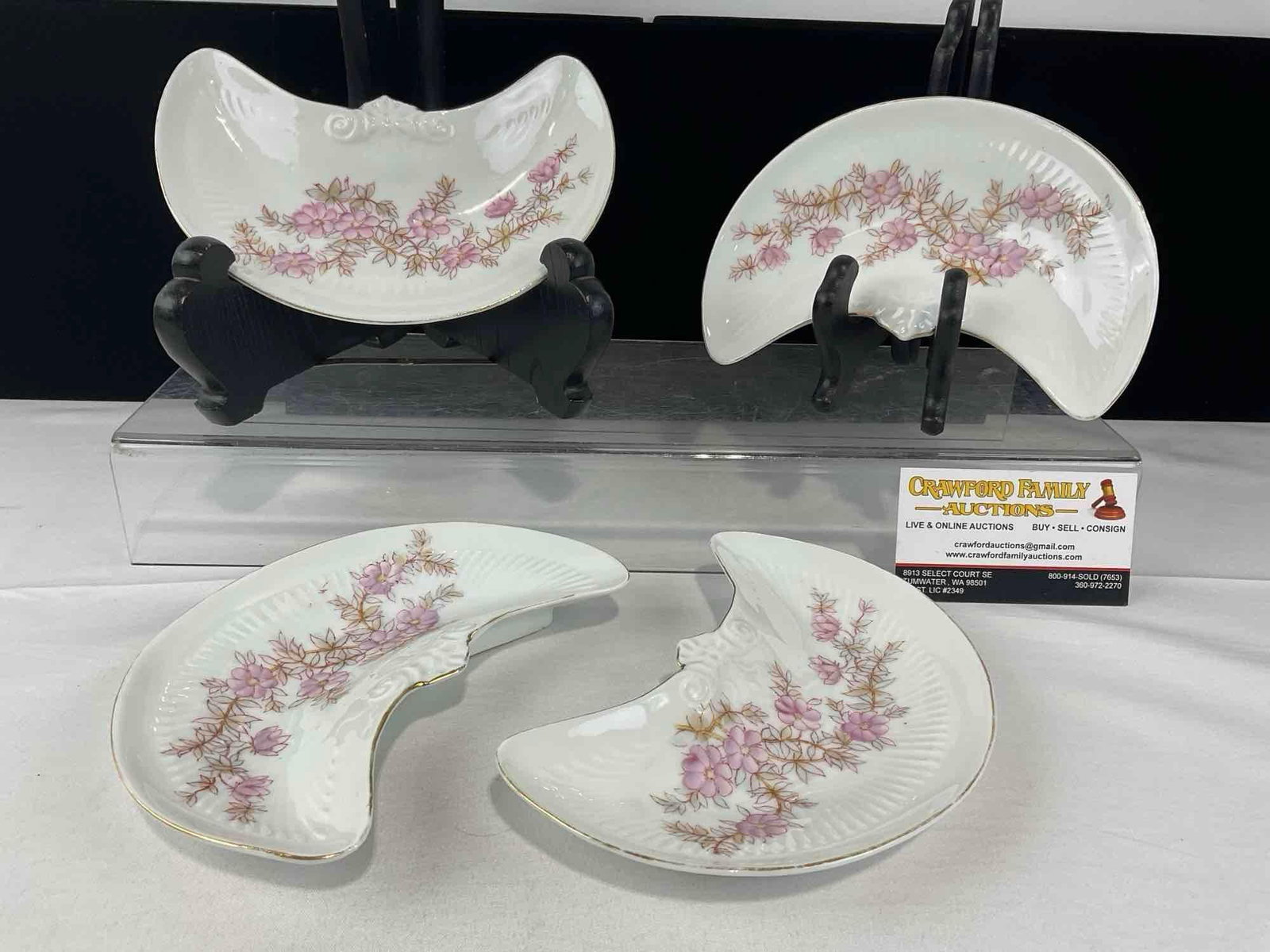 Set of 4 Vintage Crescent shaped Porcelain Dishes, Pink Flower Design, 8x5 inches: Appears to be in good shape. The piece measures approx 4h x 8w x 5d inches. See pics. E-6610