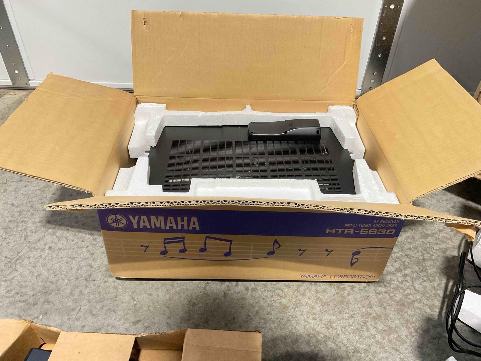 LNIB YAMAHA 7 pc Digital Home Theater System, w/ Receiver, Speakers & Subwoofer. See pics. - 2