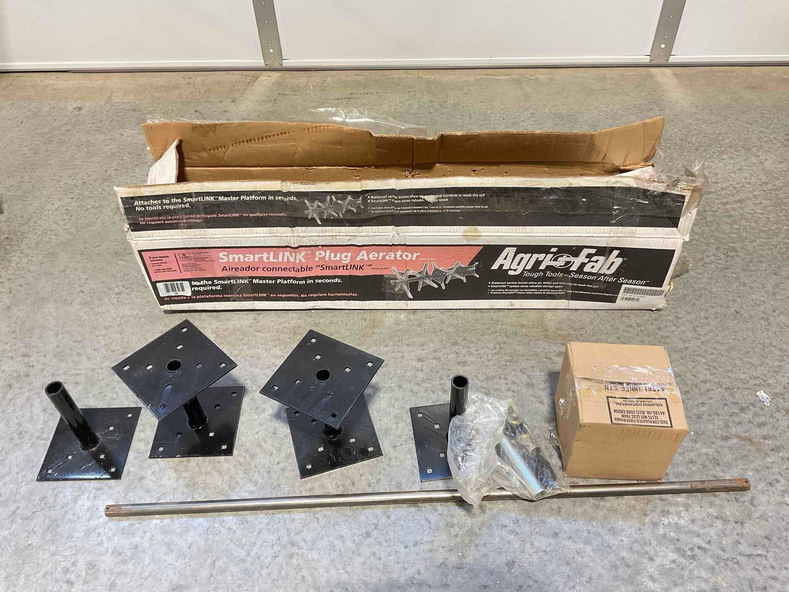AgriFab SmartLINK Plug Aerator Model 45-0474. Fair Condition. See pics.: AgriFab SmartLINK Plug Aerator Model 45-0474. Fair Condition. Piece has been taken out of box and has signs of being stored near the elements, otherwise looks to be in fair condition. Pair to lot