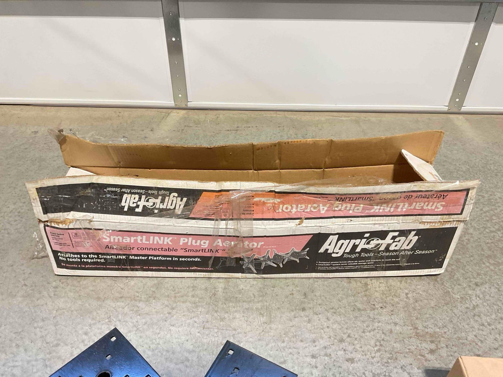 AgriFab SmartLINK Plug Aerator Model 45-0474. Fair Condition. See pics.: AgriFab SmartLINK Plug Aerator Model 45-0474. Fair Condition. Piece has been taken out of box and has signs of being stored near the elements, otherwise looks to be in fair condition. Pair to lot