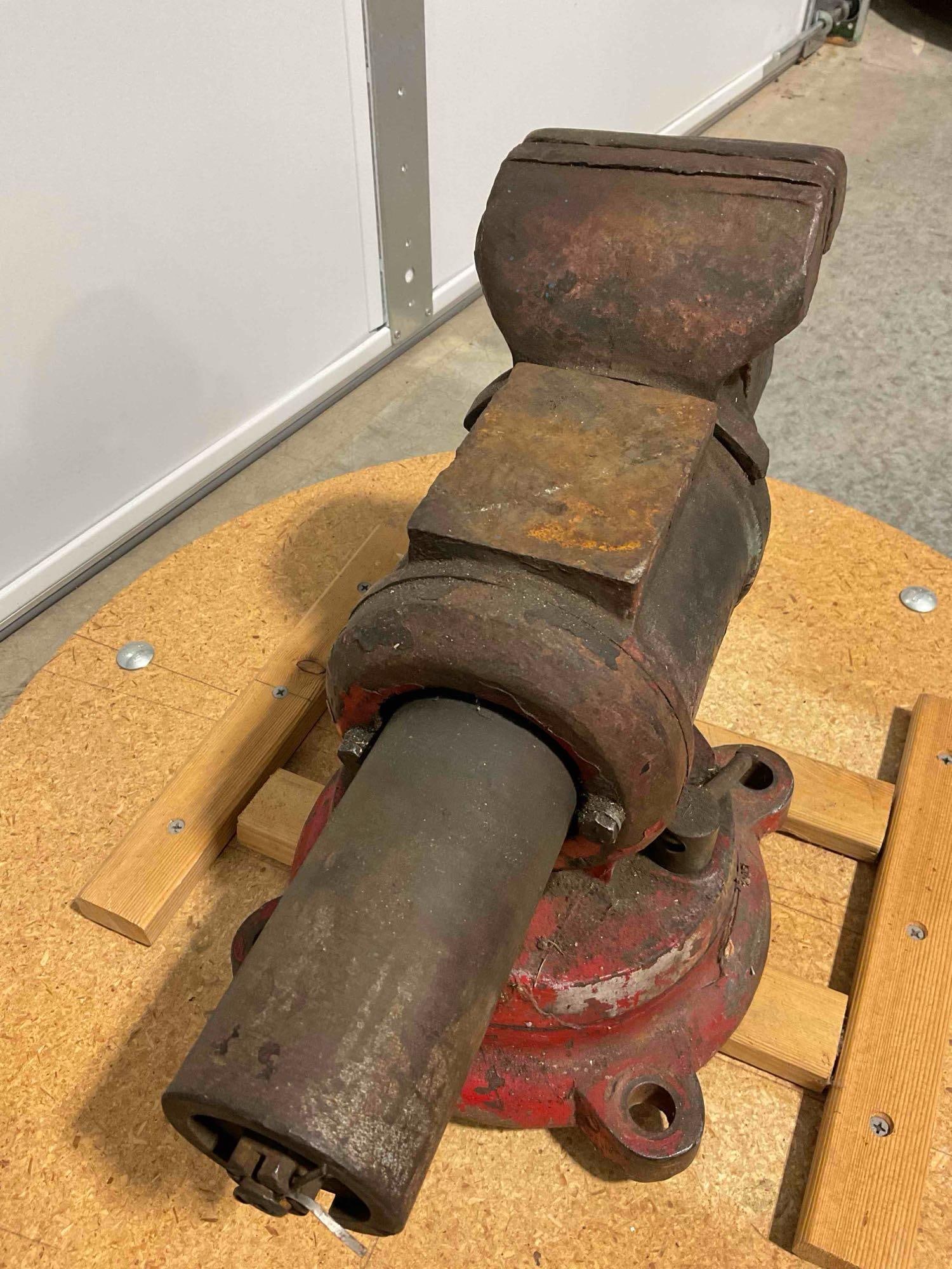 Vintage Multi-Purpose Combination Bench Vise w/ Anvil Top, Pipe Jaws & More. See pics. - 2