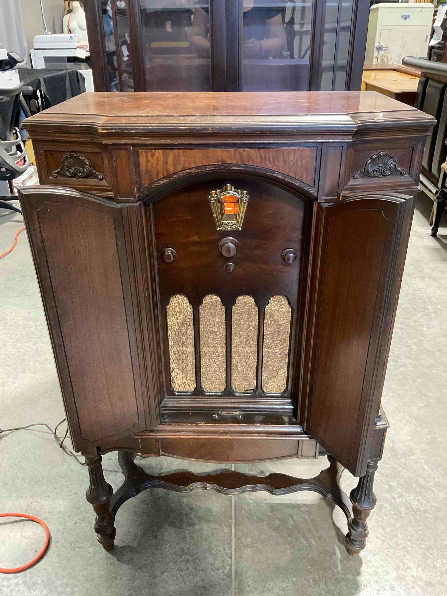 Vintage Philco Highboy Model 111? Console Radio. Tested, Turns On. Fair Condition. See pics. (1 of 9)