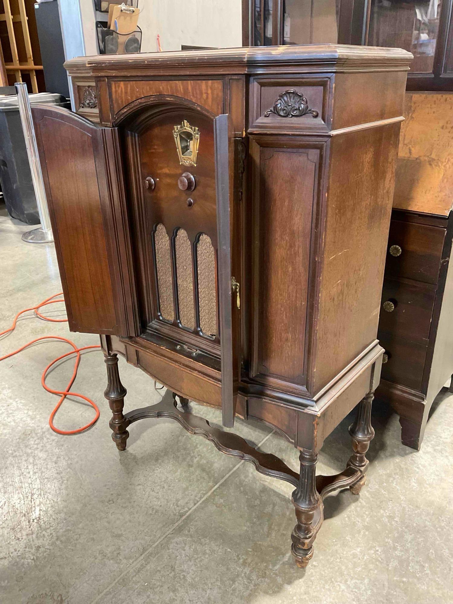 Vintage Philco Highboy Model 111? Console Radio. Tested, Turns On. Fair Condition. See pics. - 3